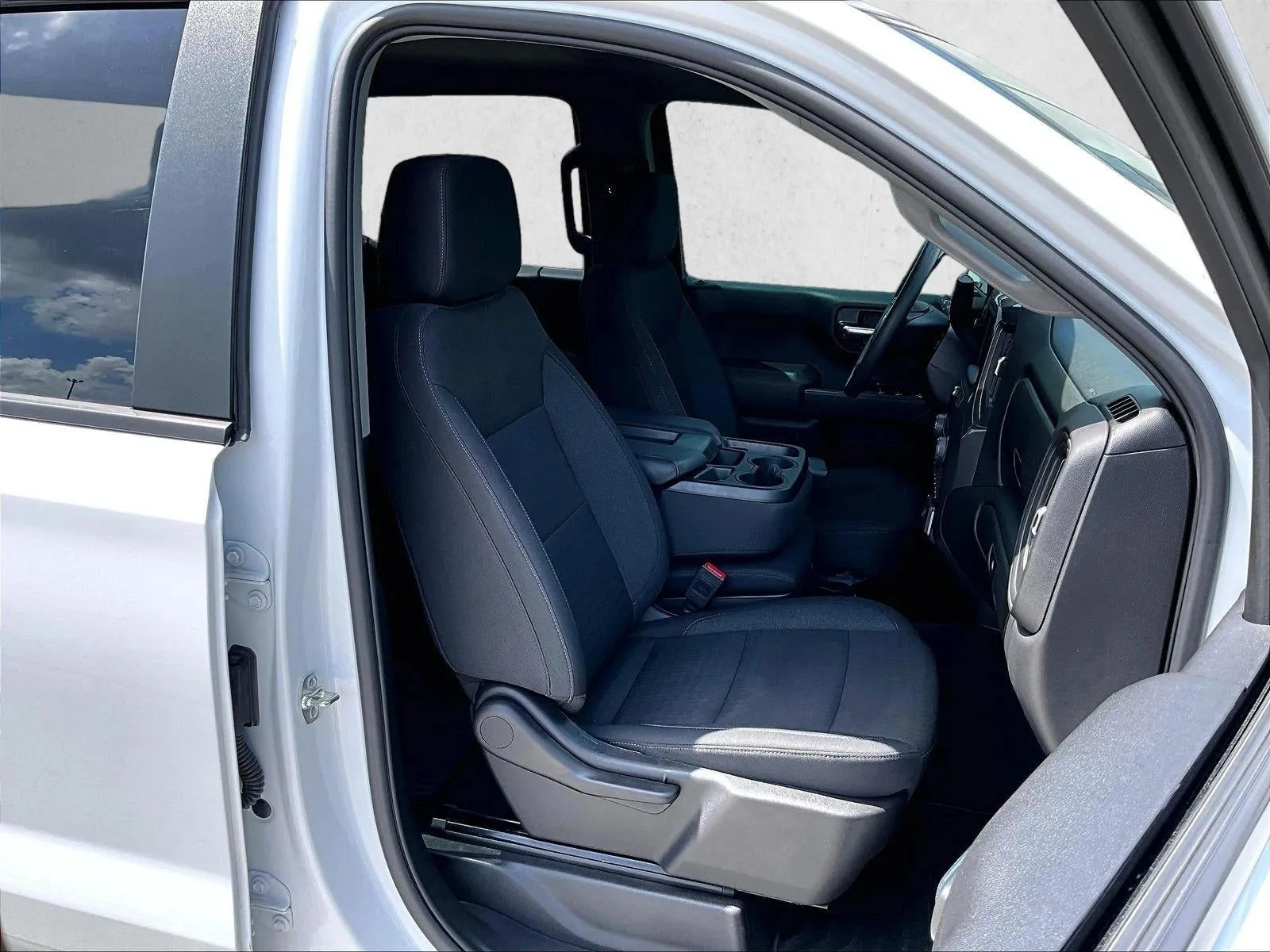 2025 Chevrolet Silverado 1500 Custom photo 9