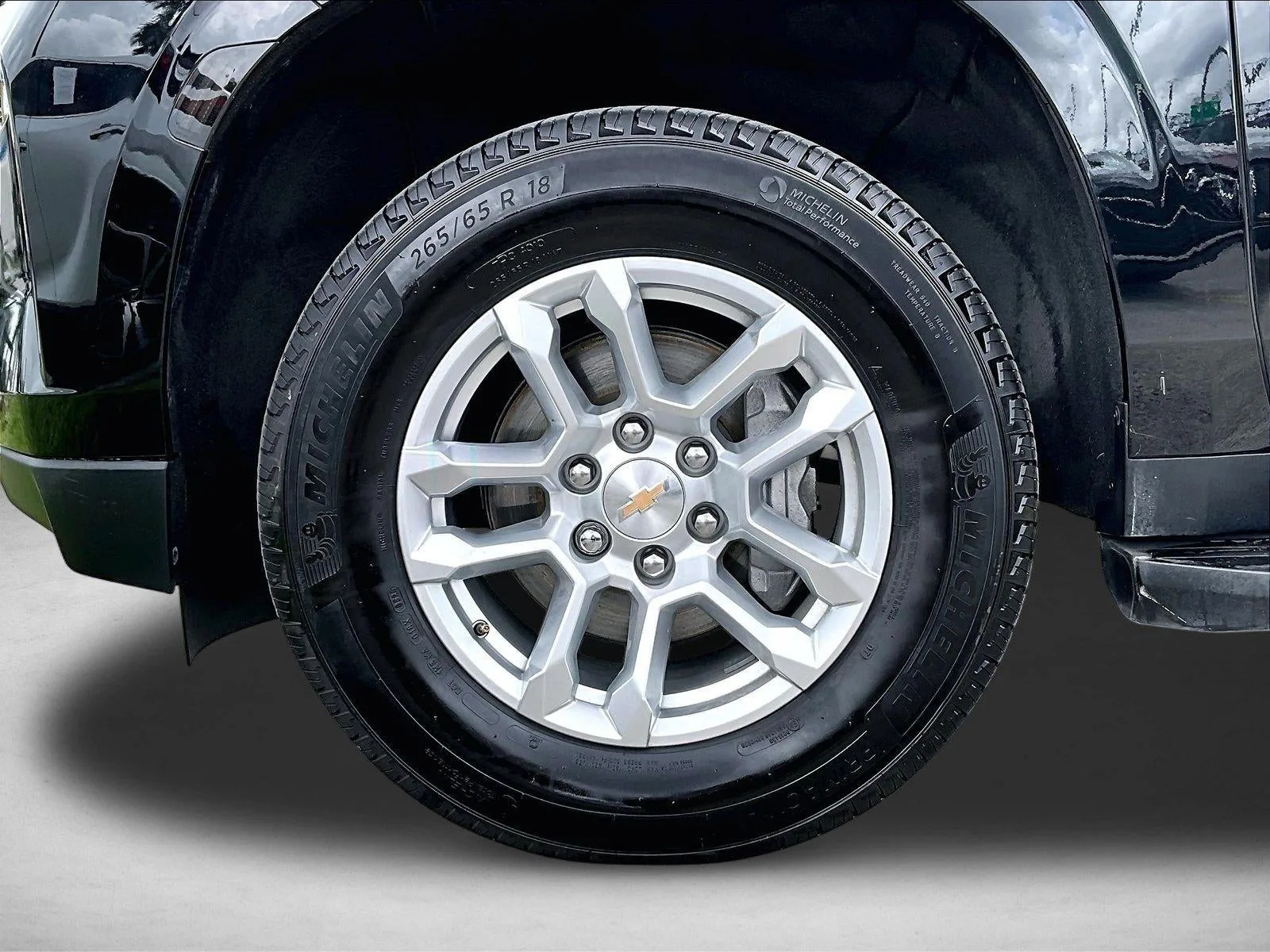 2024 Chevrolet Suburban RST photo 9