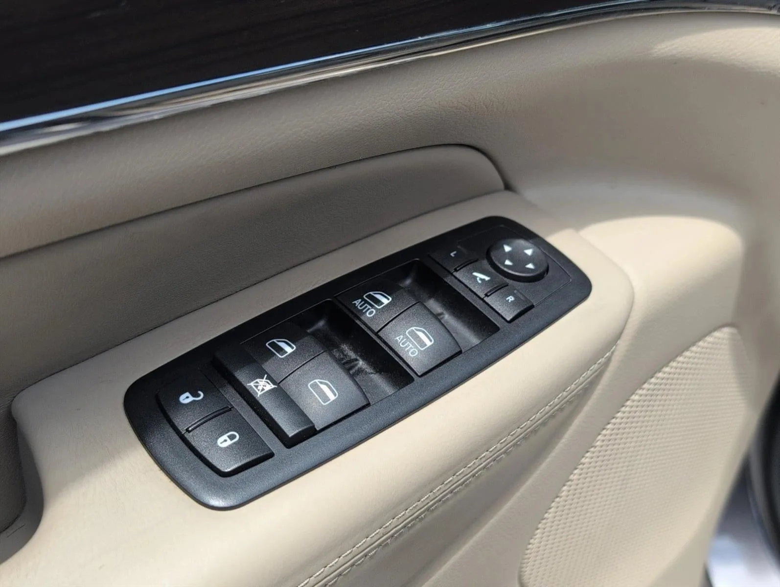 2015 Jeep Grand Cherokee 4WD 4dr Overland photo 10