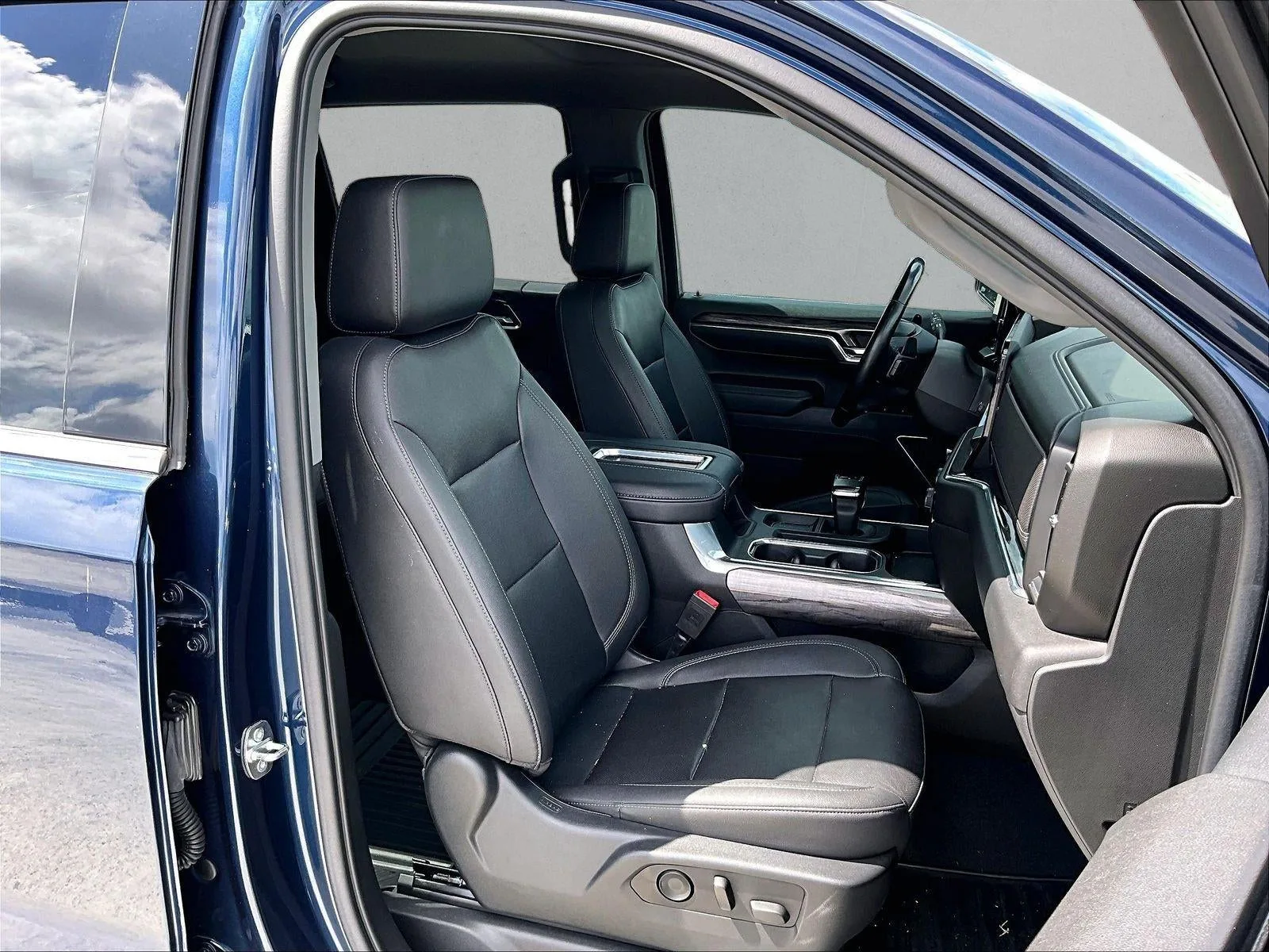 2022 Chevrolet Silverado 1500 LTZ photo 9