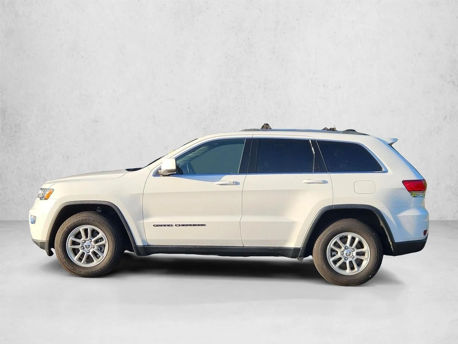 2020 Jeep Grand Cherokee Laredo E 4x2 photo 3