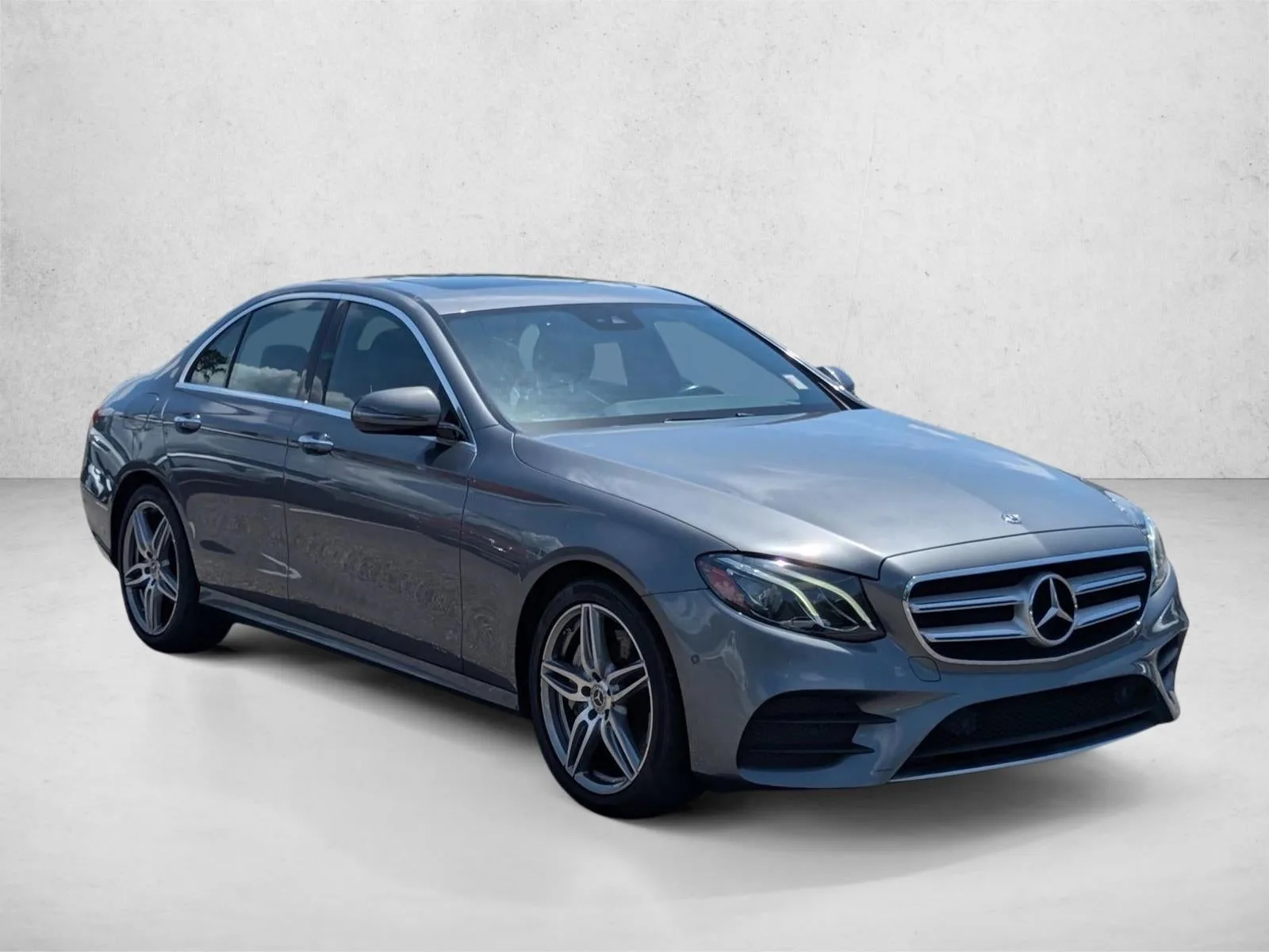 2017 Mercedes-Benz E 300 4MATIC® photo 3