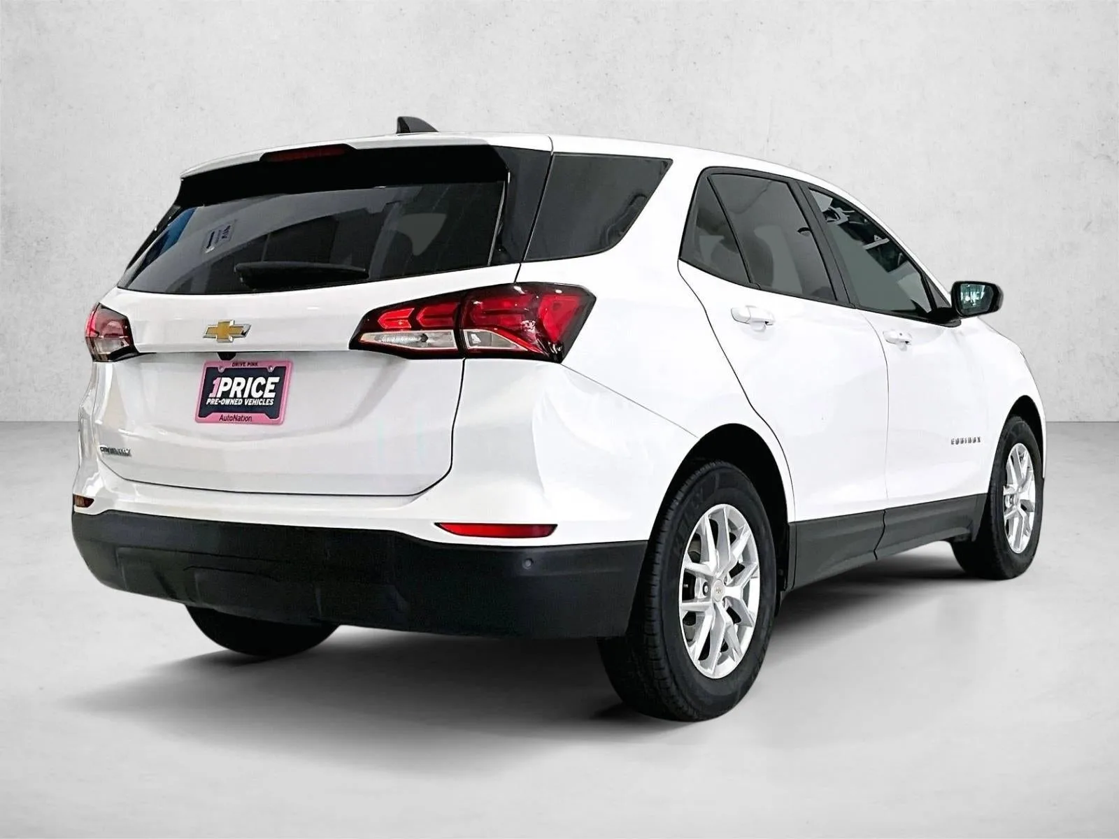 2024 Chevrolet Equinox LS photo 2