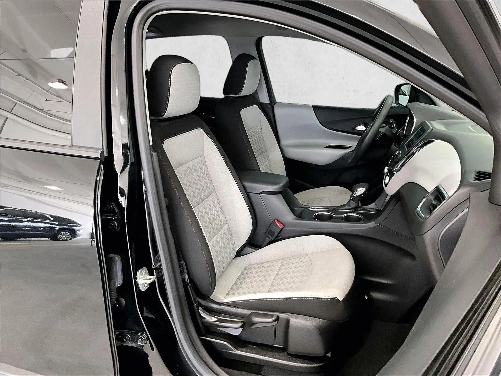 2023 Chevrolet Equinox LS photo 9