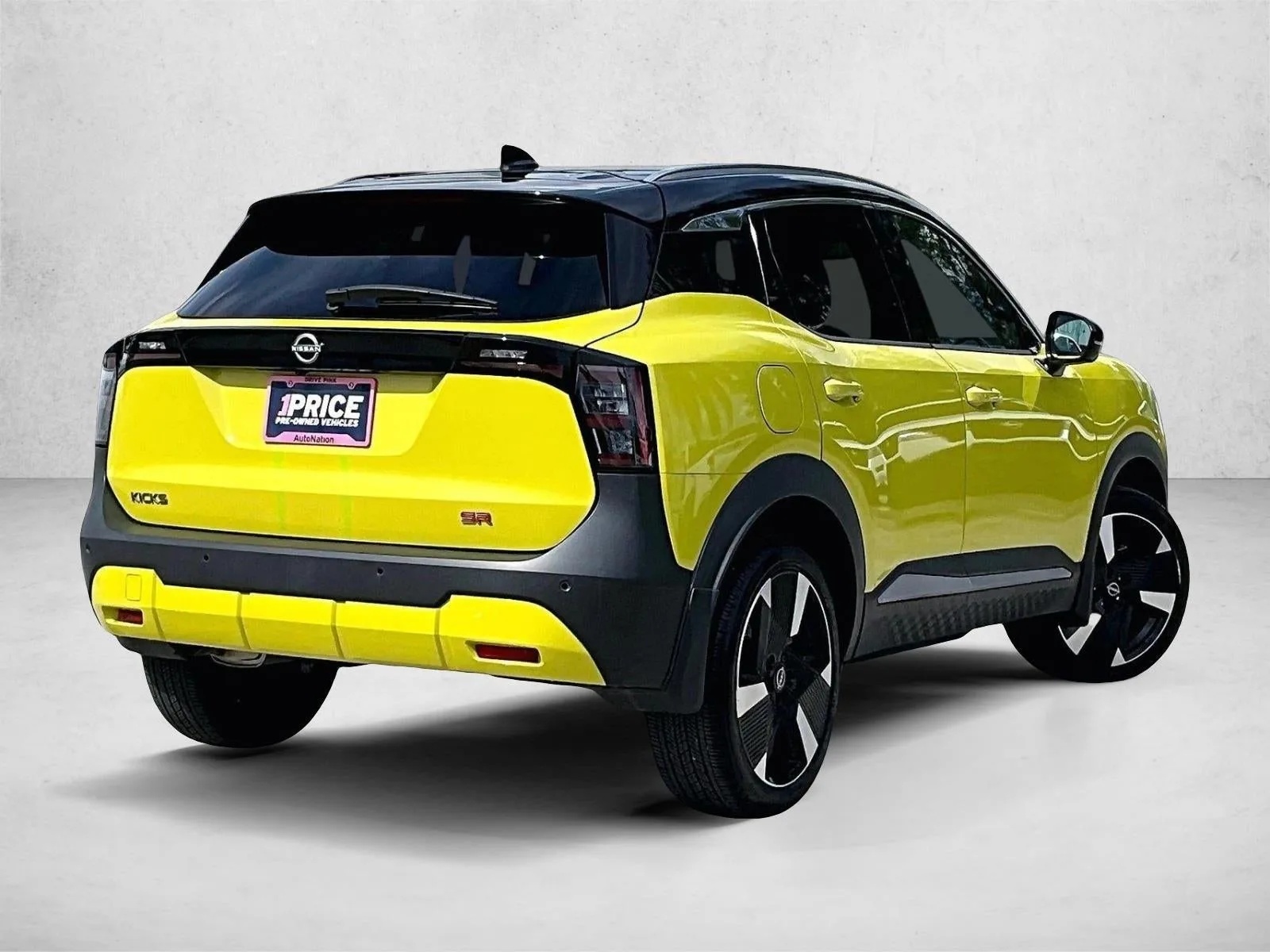 2025 Nissan Kicks SR FWD photo 2
