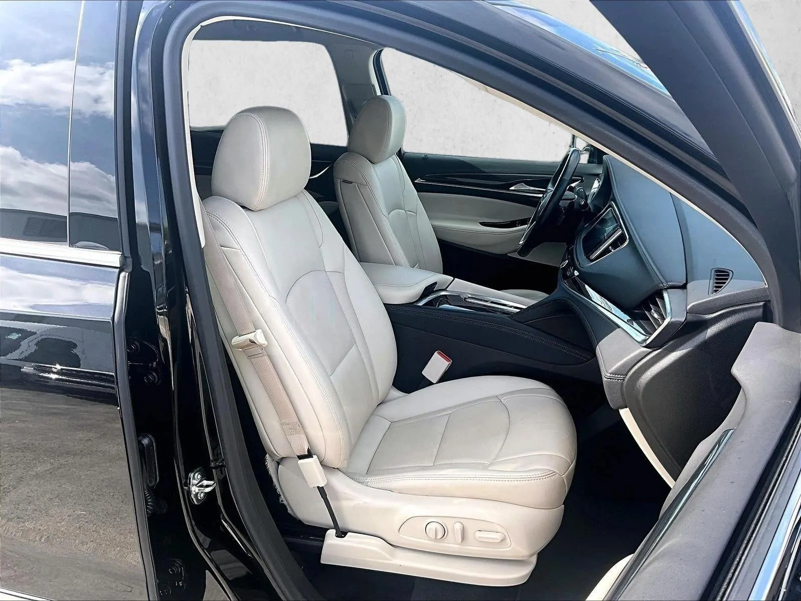 2023 Buick Enclave Essence photo 9