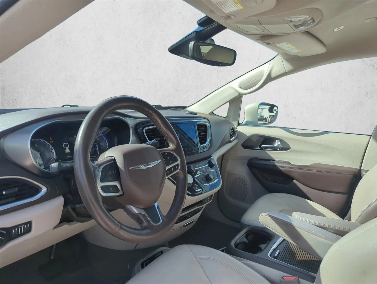 2019 Chrysler Pacifica Touring L Plus FWD photo 5