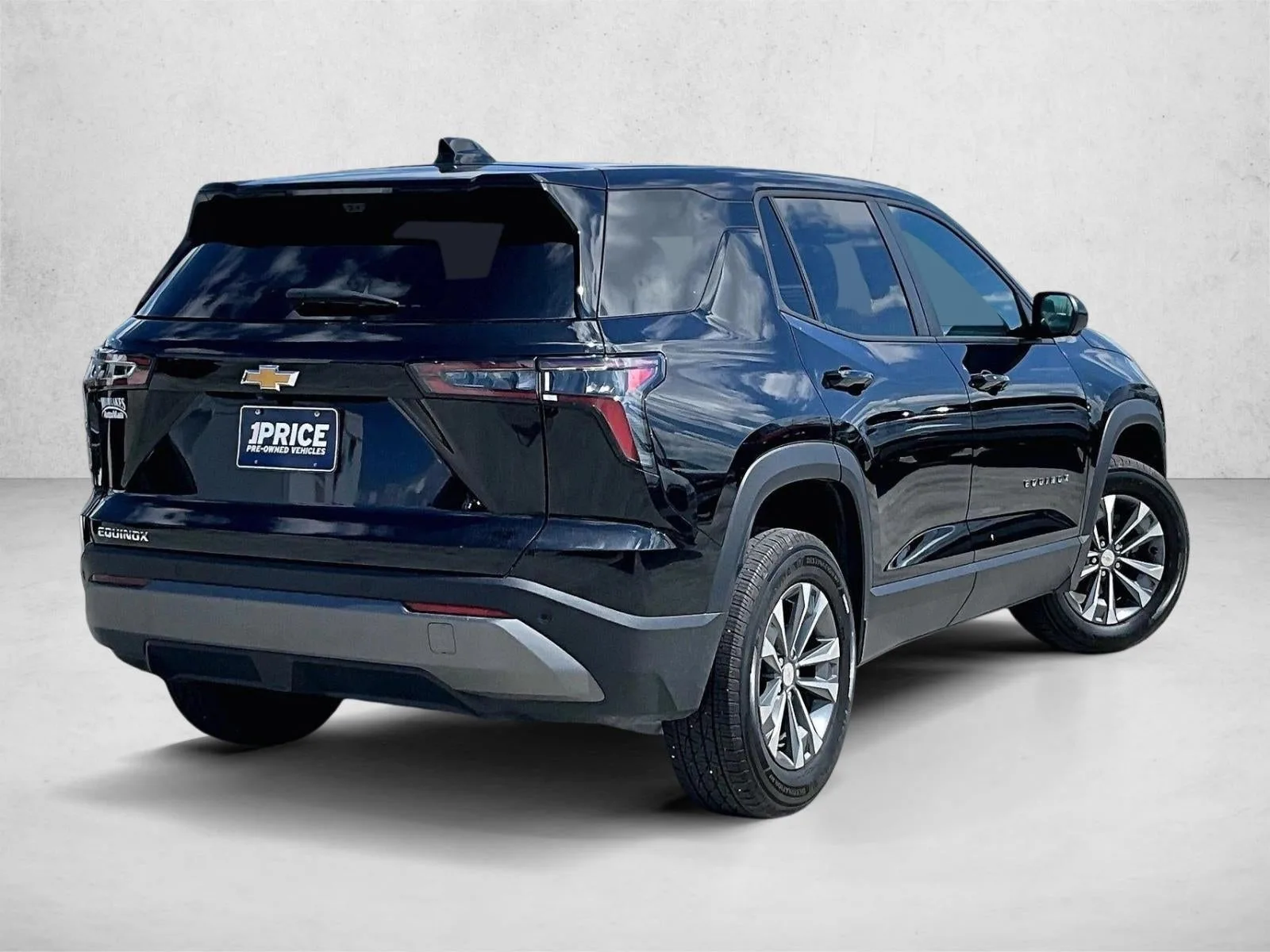 2026 Chevrolet Equinox LT photo 2