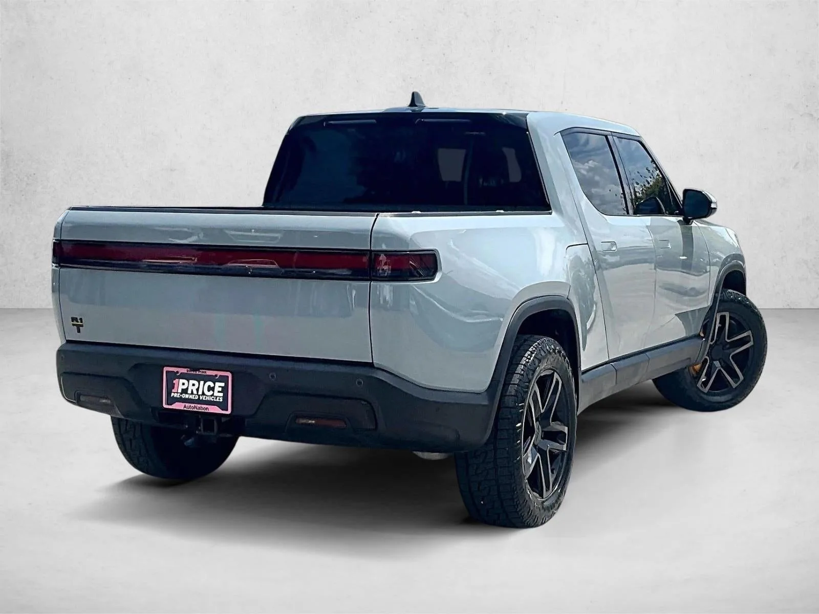 2022 RIVIAN R1T Adventure Package photo 2