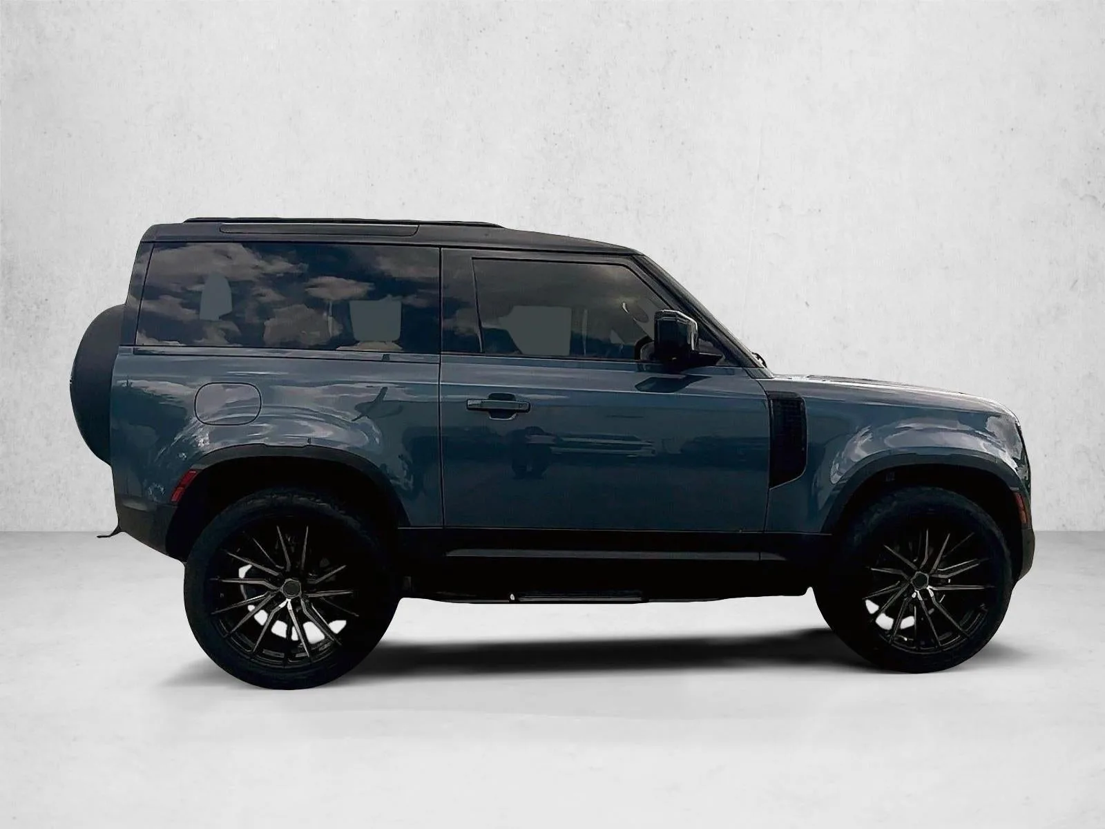 2023 Land Rover Defender 90 S photo 5