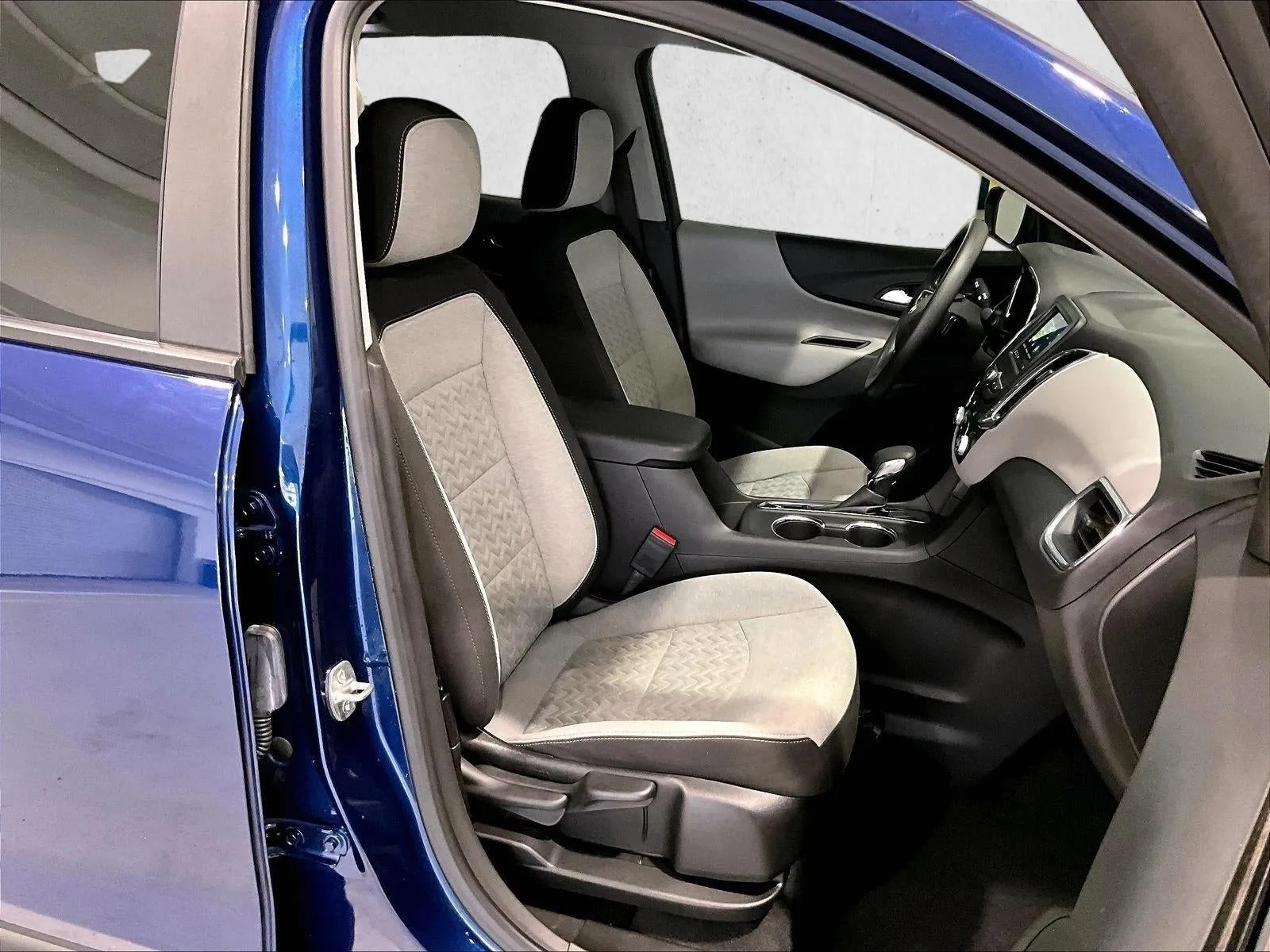 2023 Chevrolet Equinox LS photo 9