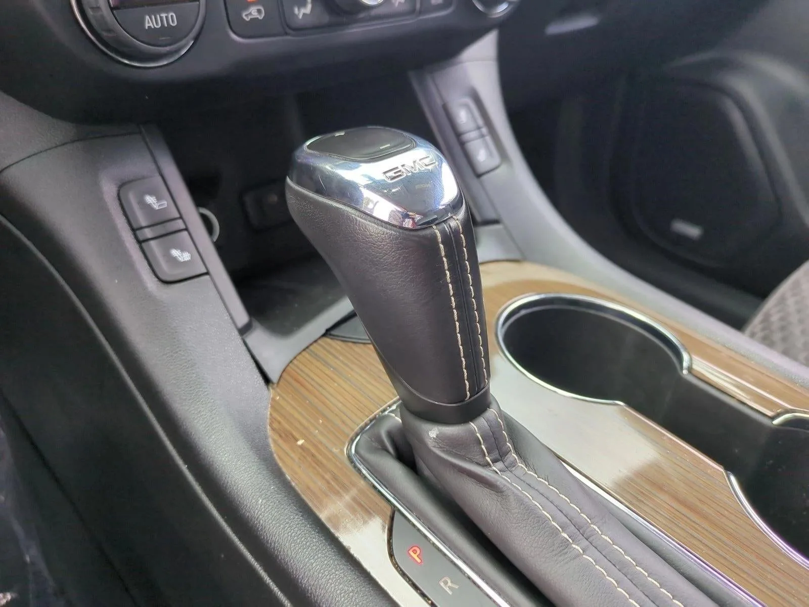 2019 GMC Acadia FWD SLE-2 photo 12