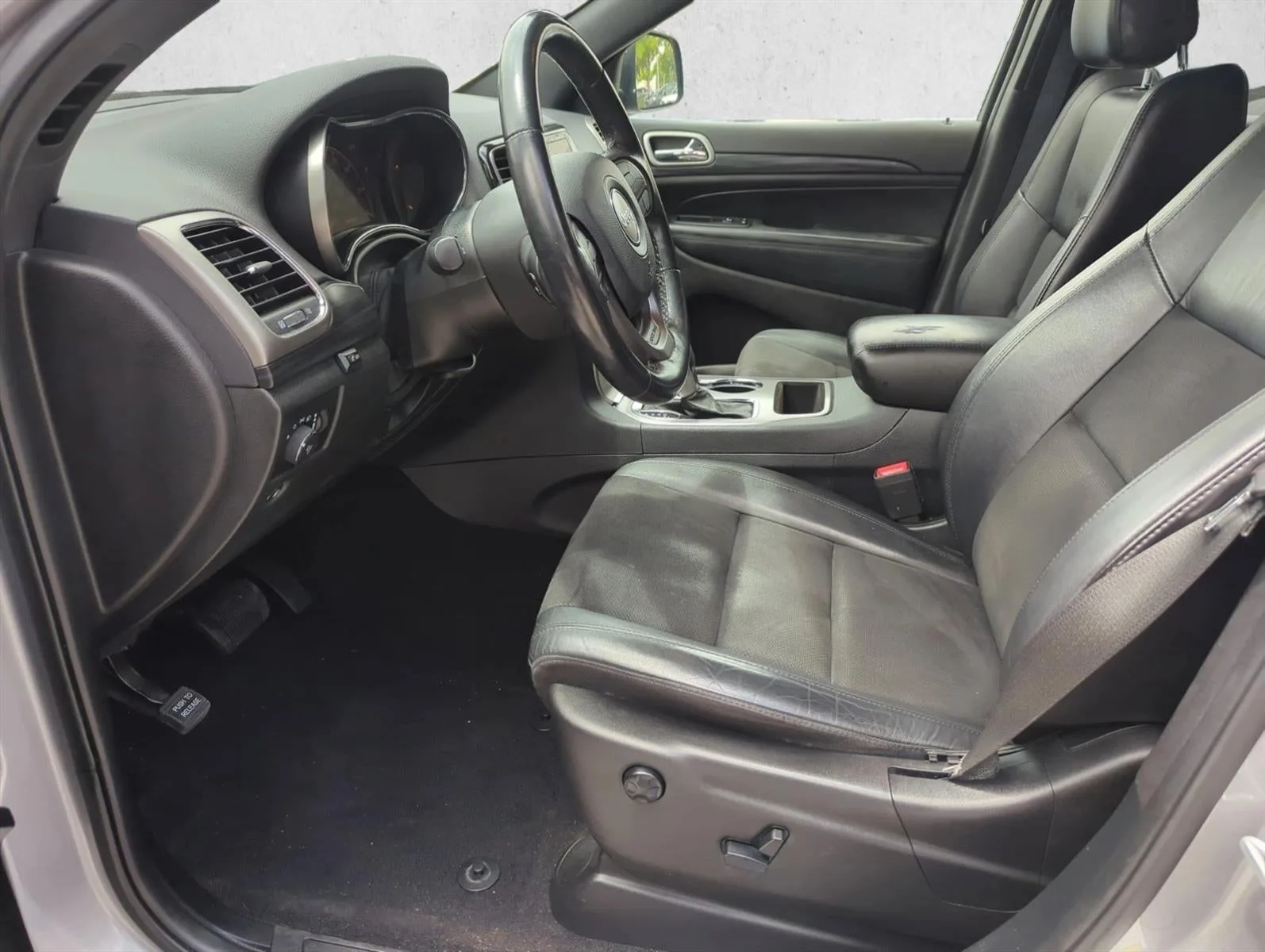 2020 Jeep Grand Cherokee Altitude 4x2 photo 12