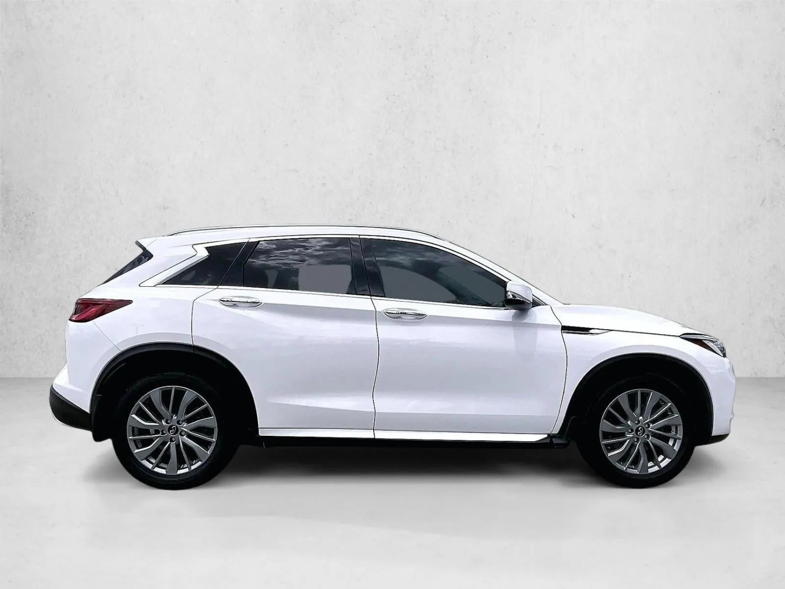 2023 INFINITI QX50 LUXE photo 5