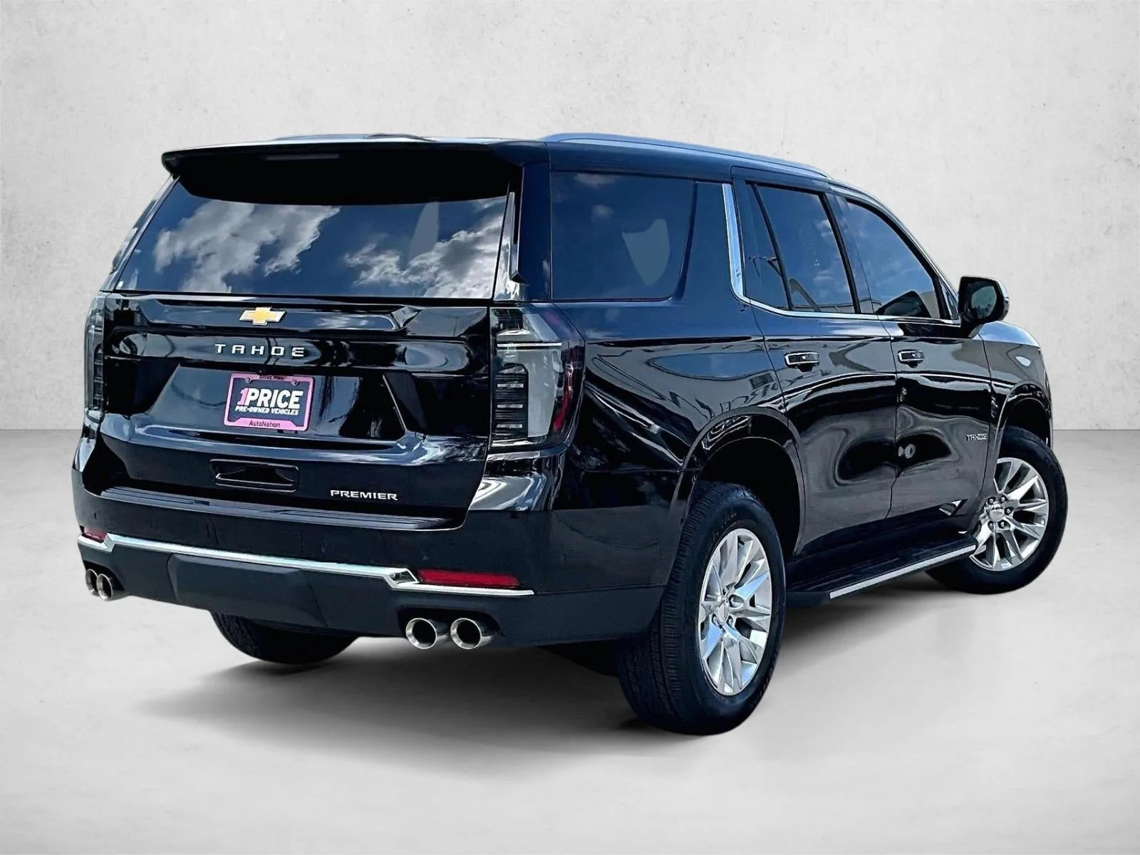2025 Chevrolet Tahoe Premier photo 2