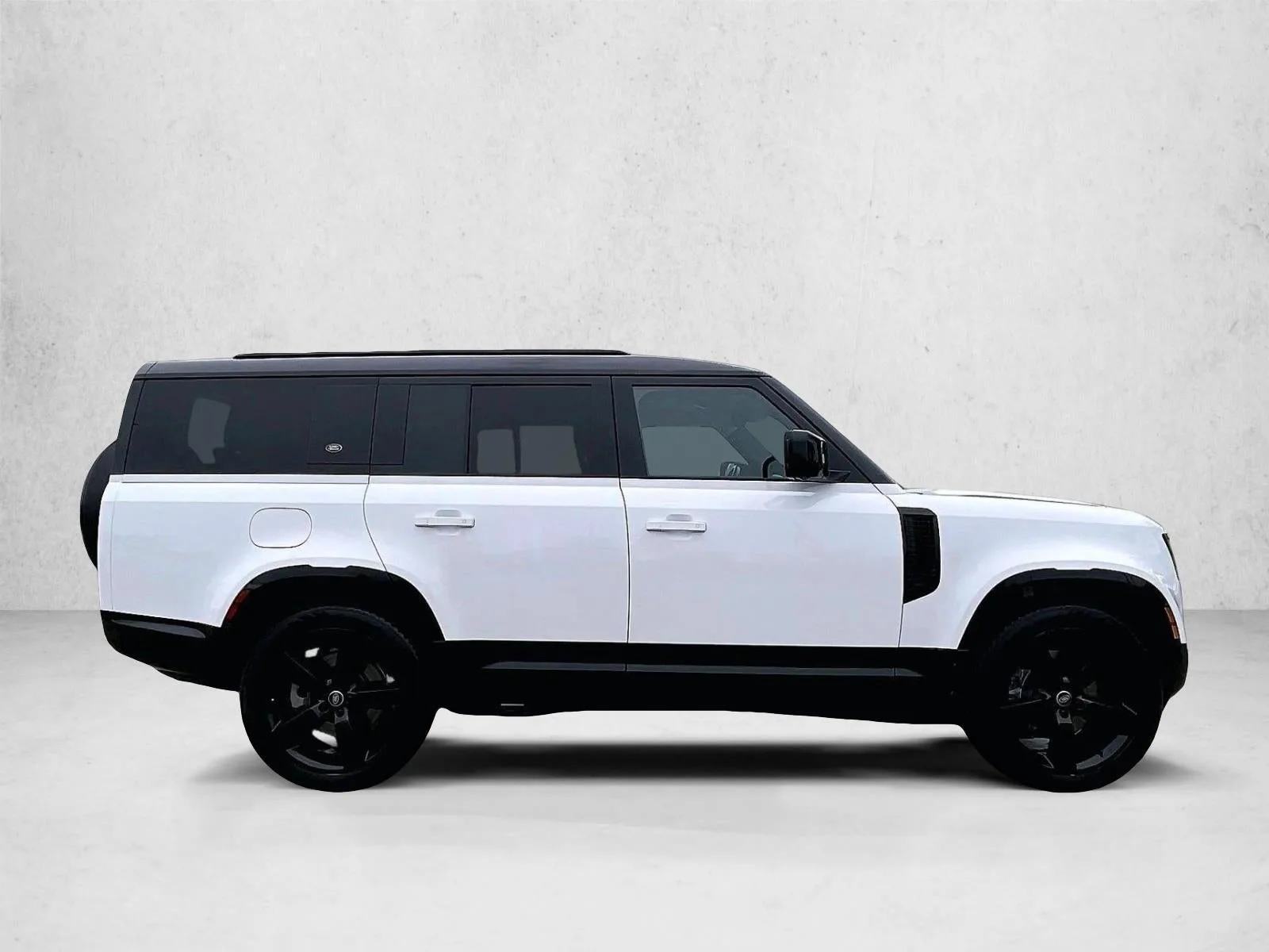 2024 Land Rover Defender 130 P400 X-Dynamic SE photo 5
