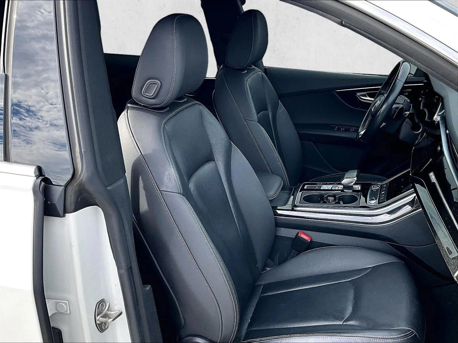2021 Audi Q8 Premium Plus 55 TFSI quattro Tiptronic photo 9