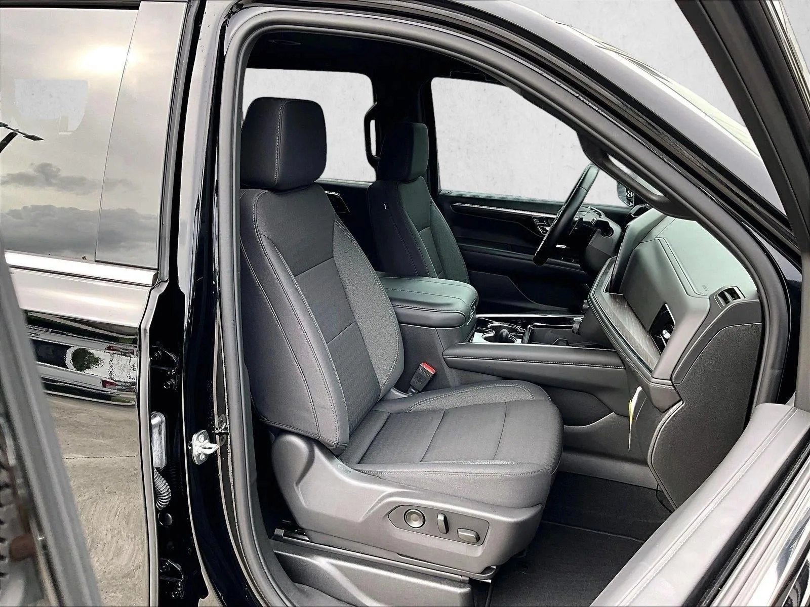 2026 Chevrolet Suburban LS photo 9