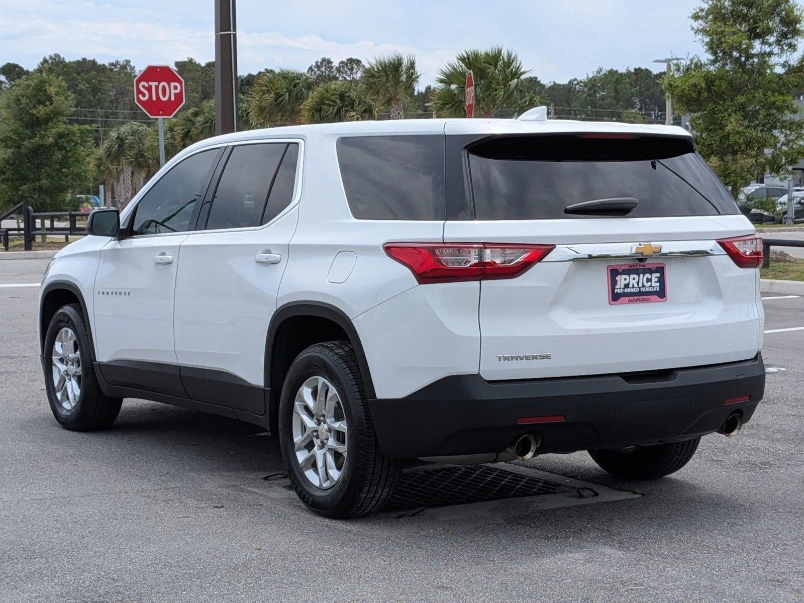 2021 Chevrolet Traverse FWD 1LS photo 3