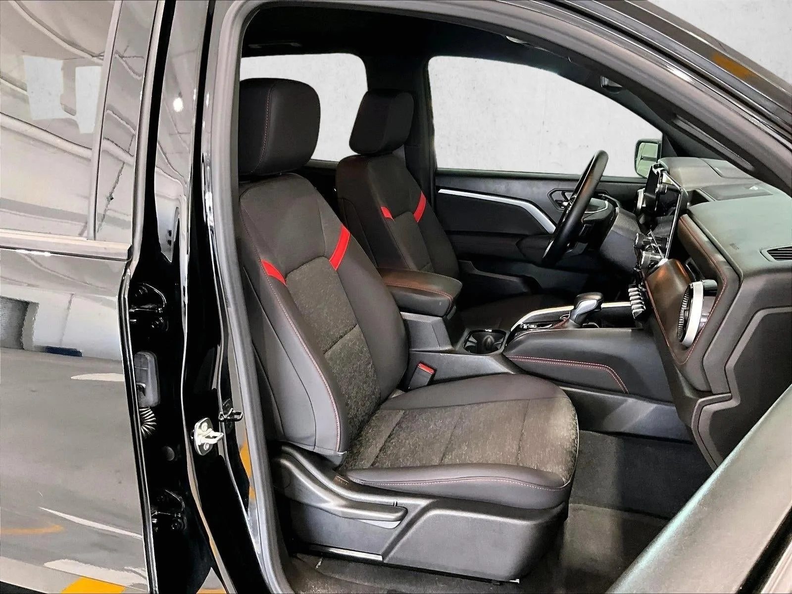 2024 Chevrolet Colorado Z71 photo 9