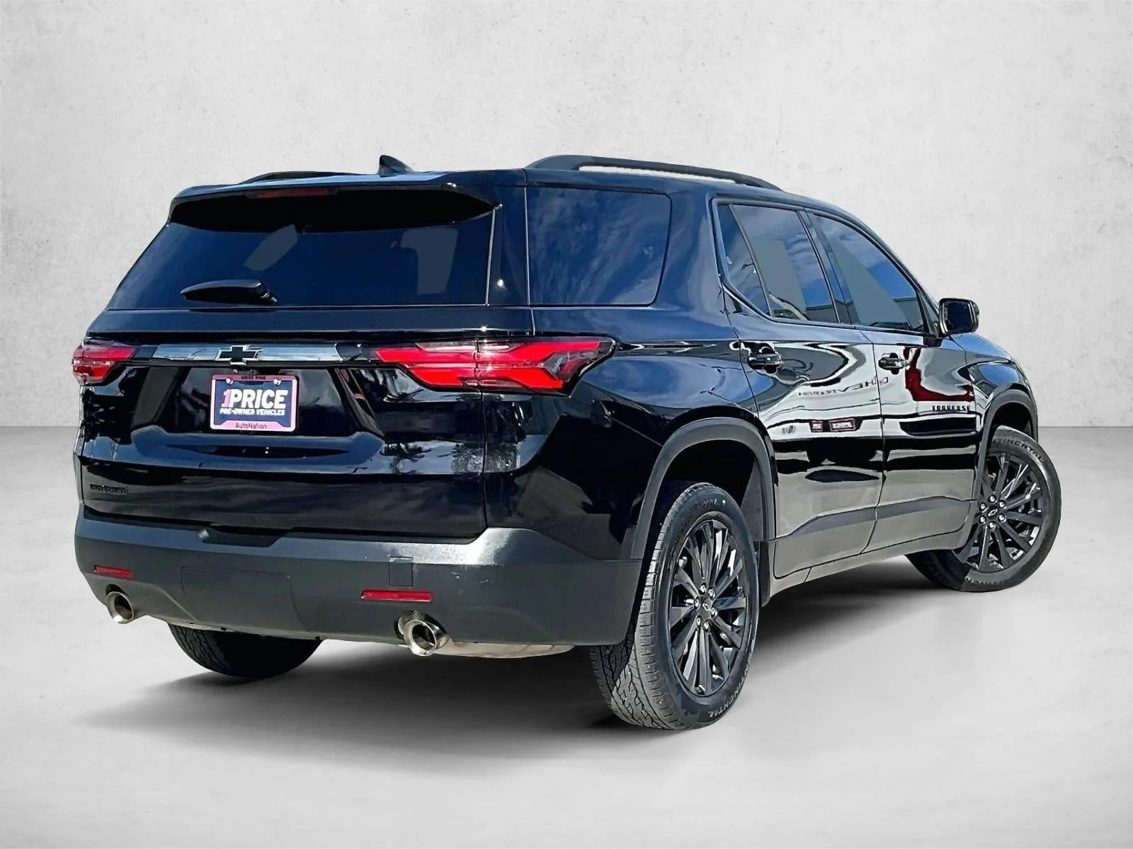 2023 Chevrolet Traverse RS photo 2