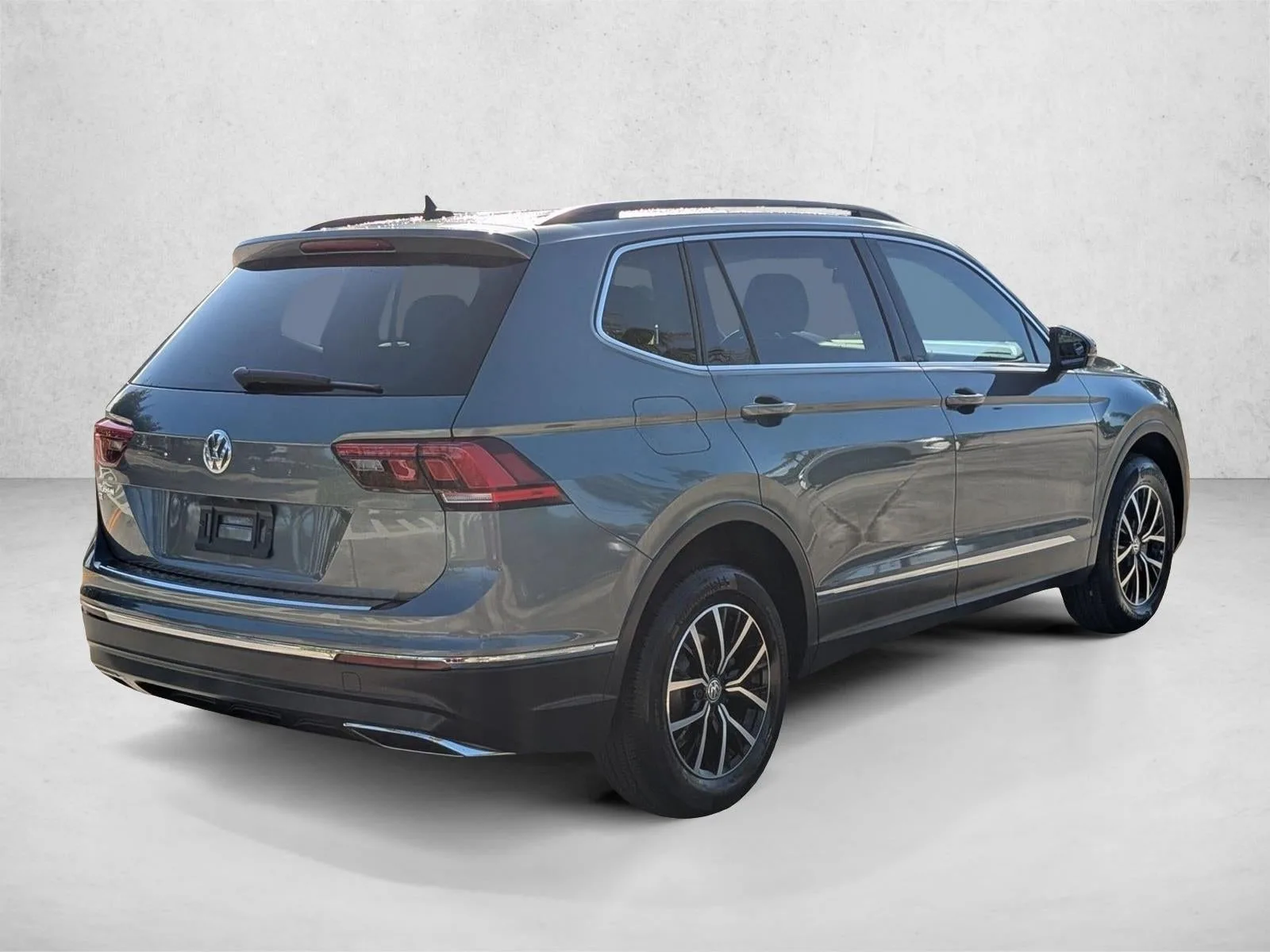 2021 Volkswagen Tiguan 2.0T SE FWD photo 5