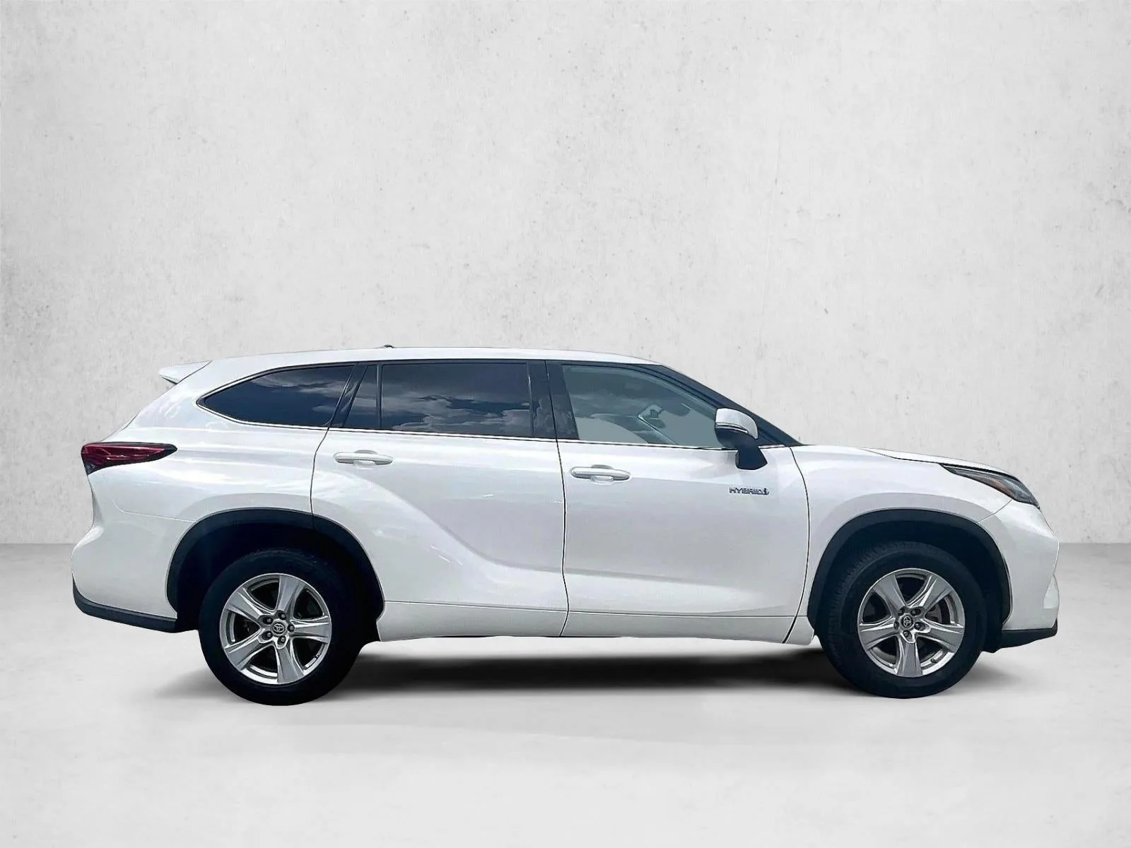 2021 Toyota Highlander Hybrid LE photo 5