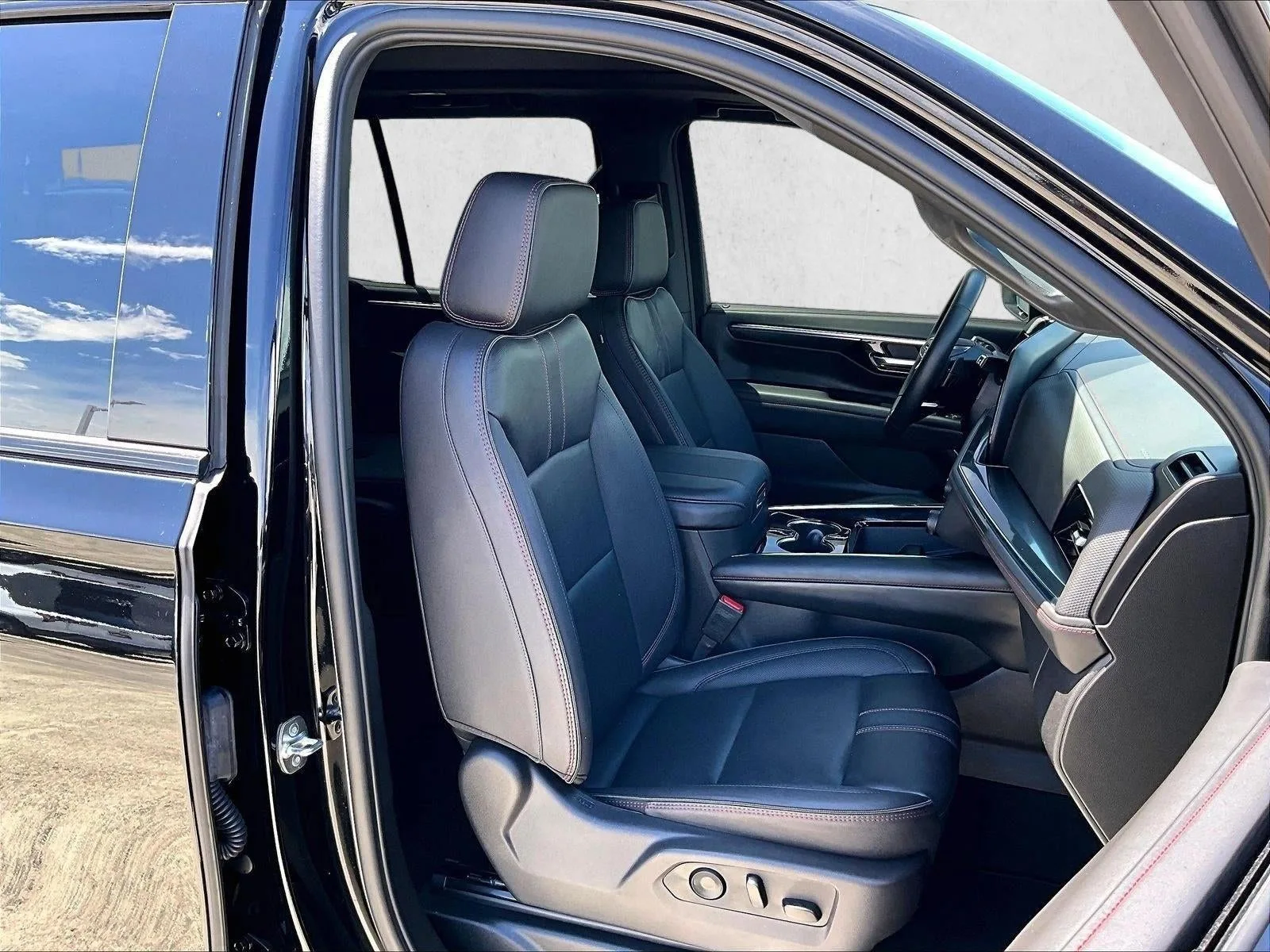 2025 Chevrolet Tahoe RST photo 9