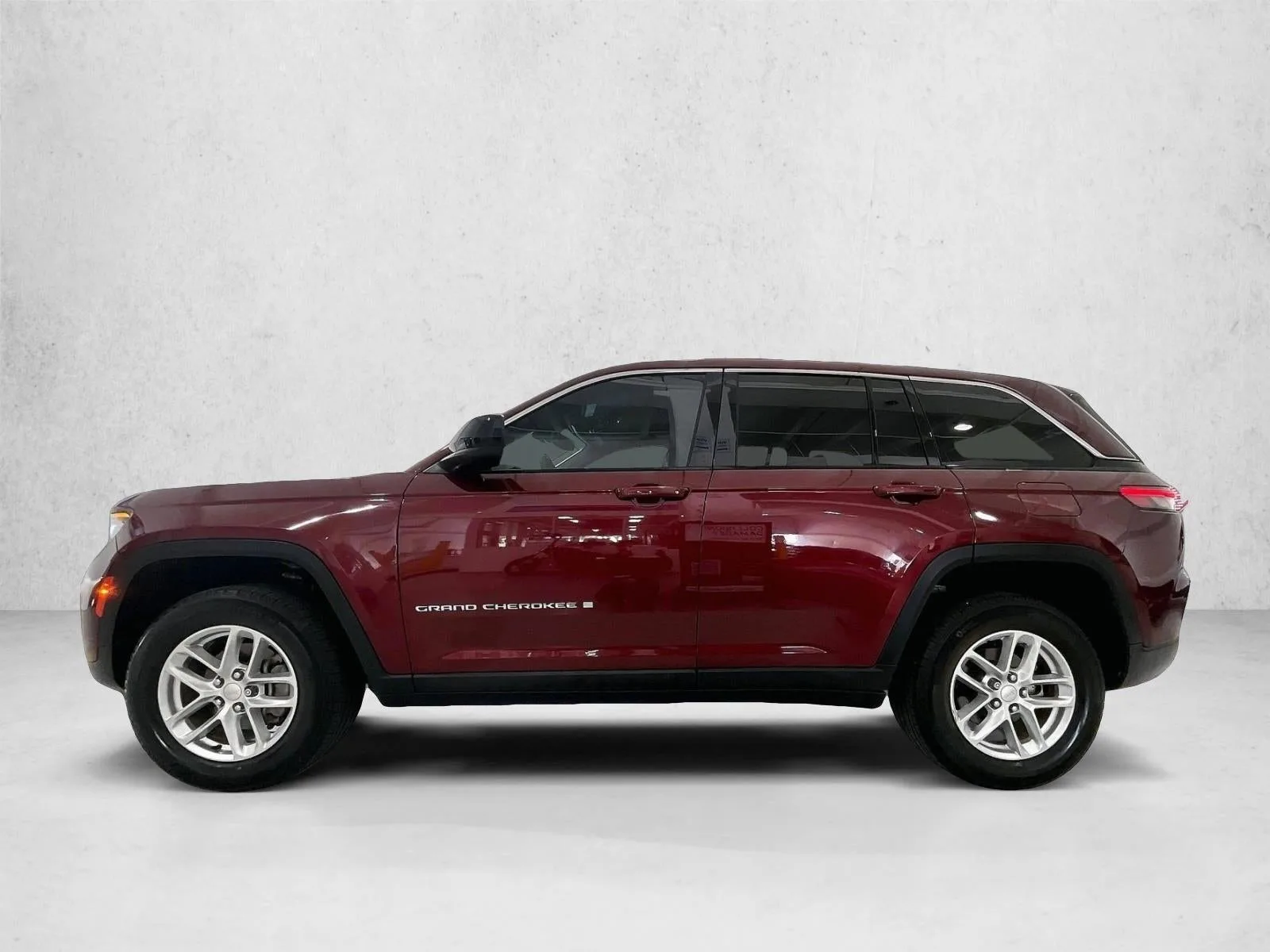 2023 Jeep Grand Cherokee Laredo photo 6