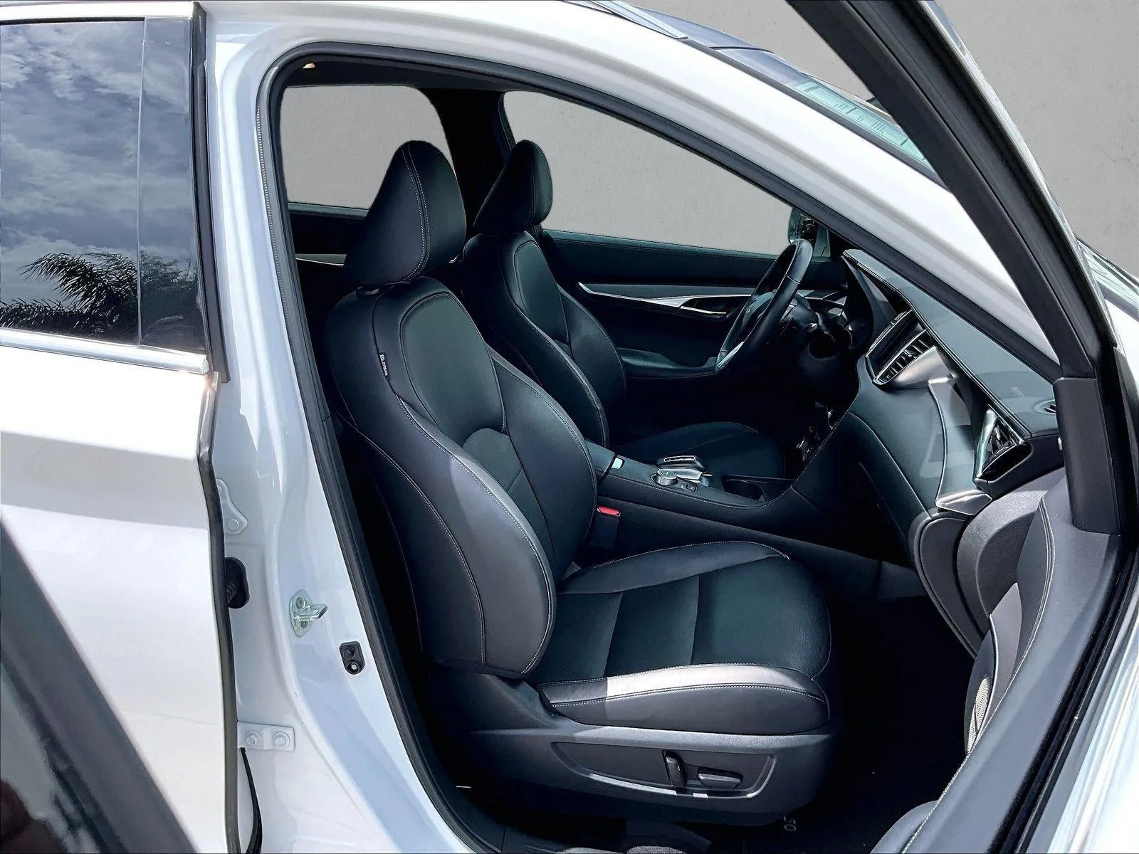 2023 INFINITI QX50 LUXE photo 9
