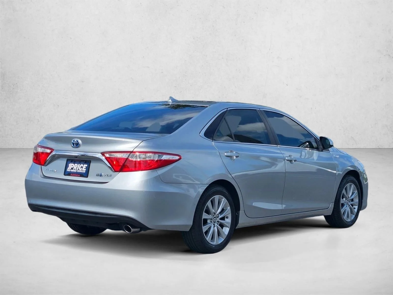 2017 Toyota Camry Hybrid XLE CVT (Natl) photo 5