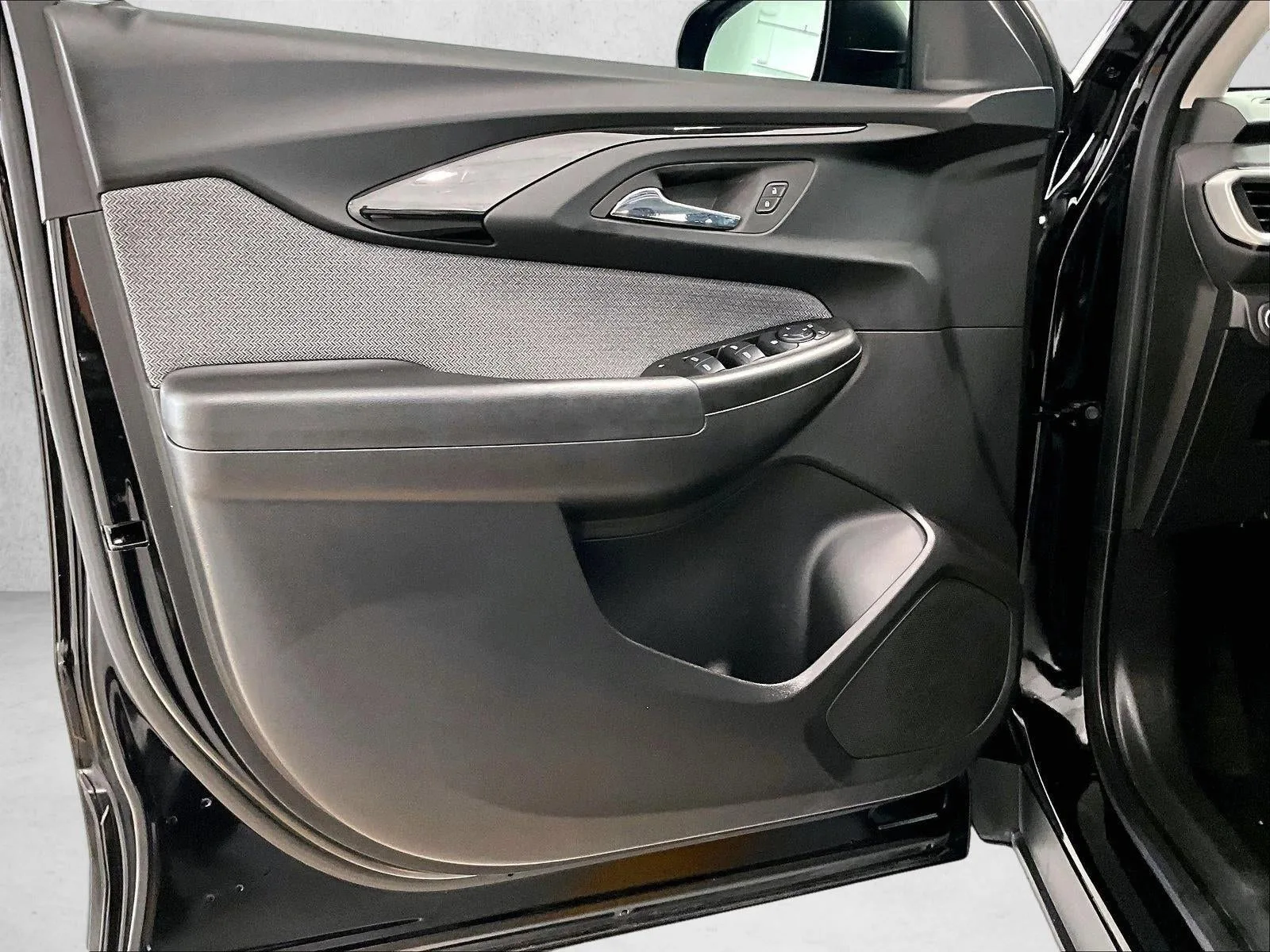 2023 Chevrolet Trailblazer LS photo 18