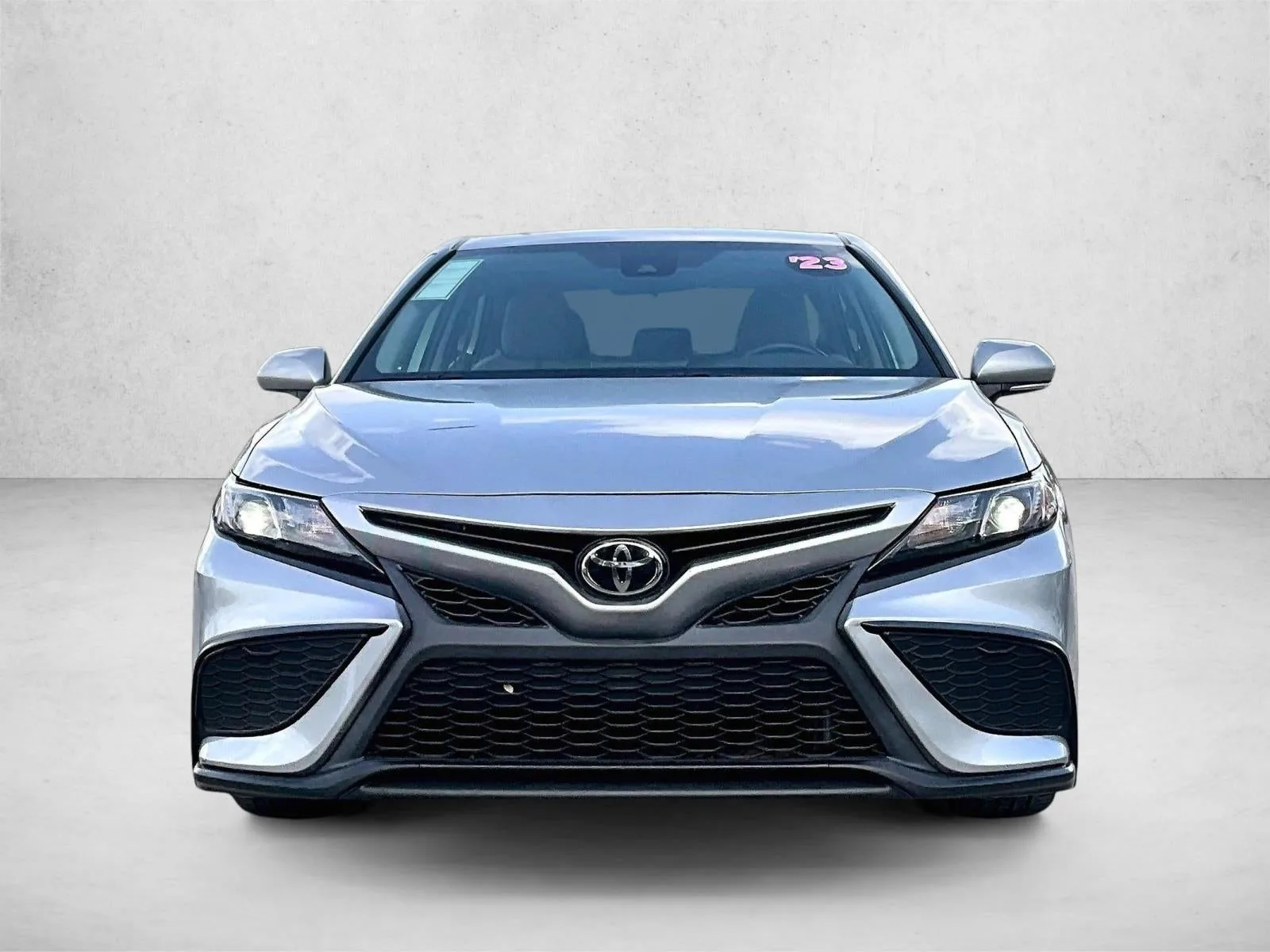 2023 Toyota Camry SE photo 3