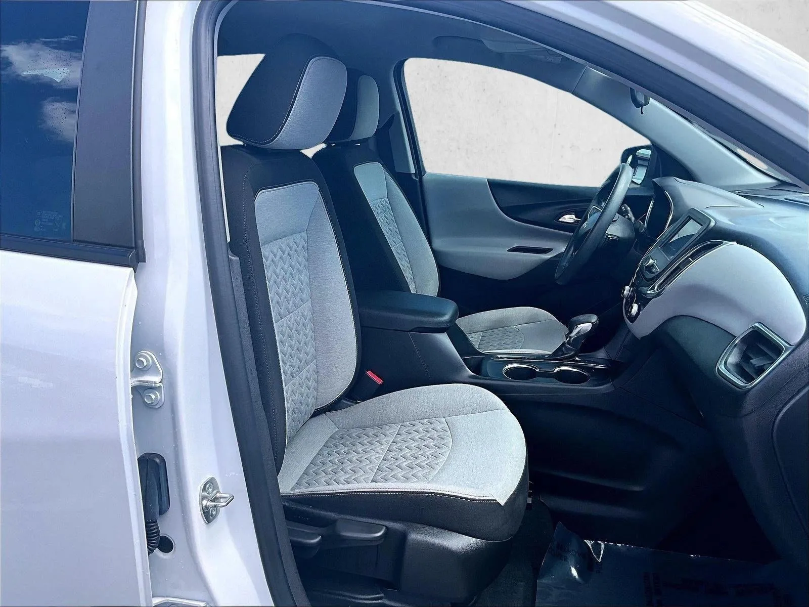 2024 Chevrolet Equinox LS photo 9