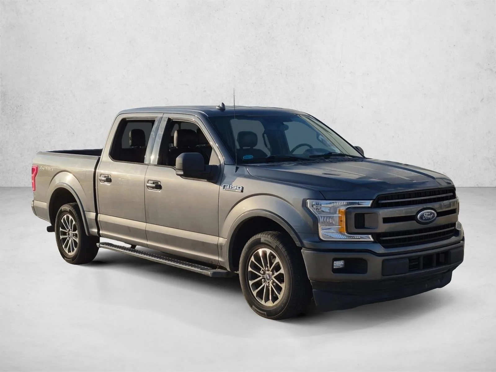 2018 Ford F-150 XLT 2WD SuperCrew 5.5' Box photo 3