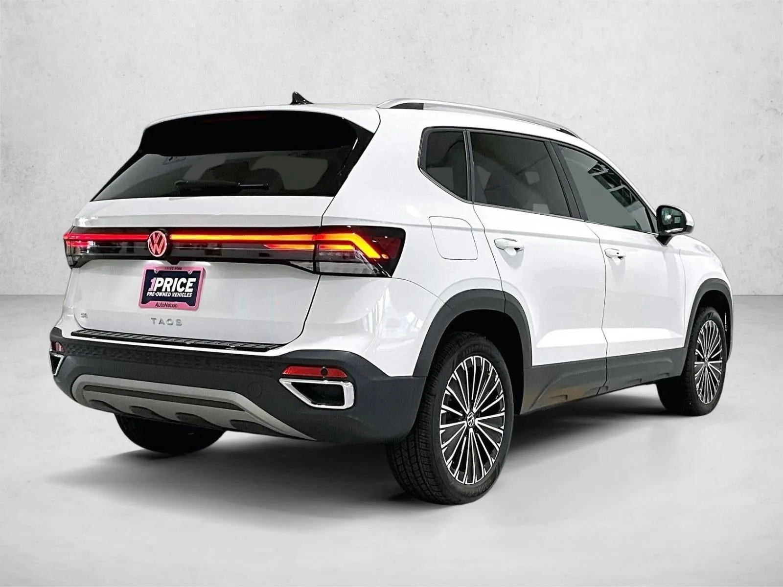 2025 Volkswagen Taos 1.5T SE photo 2