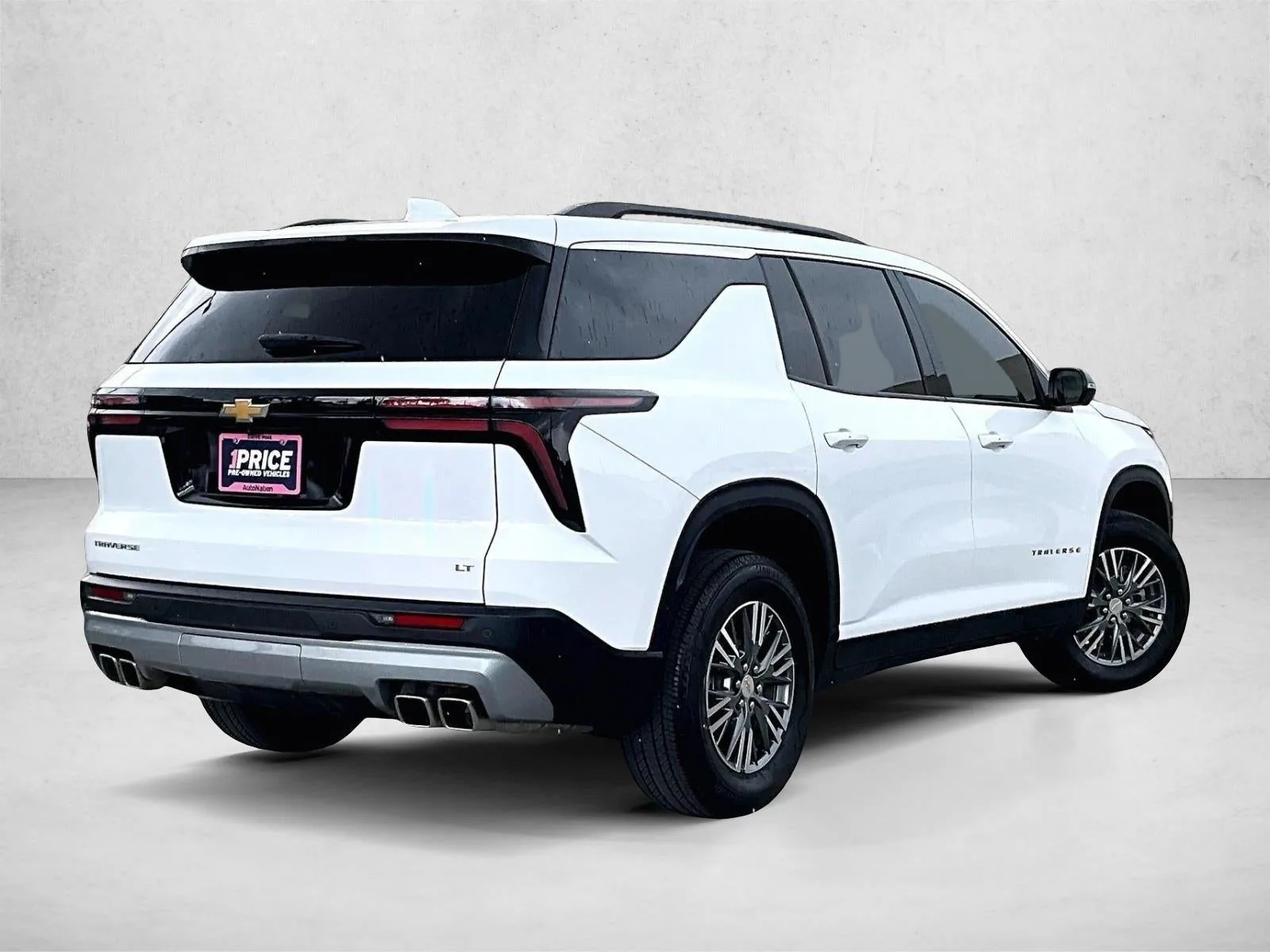 2024 Chevrolet Traverse LT photo 2