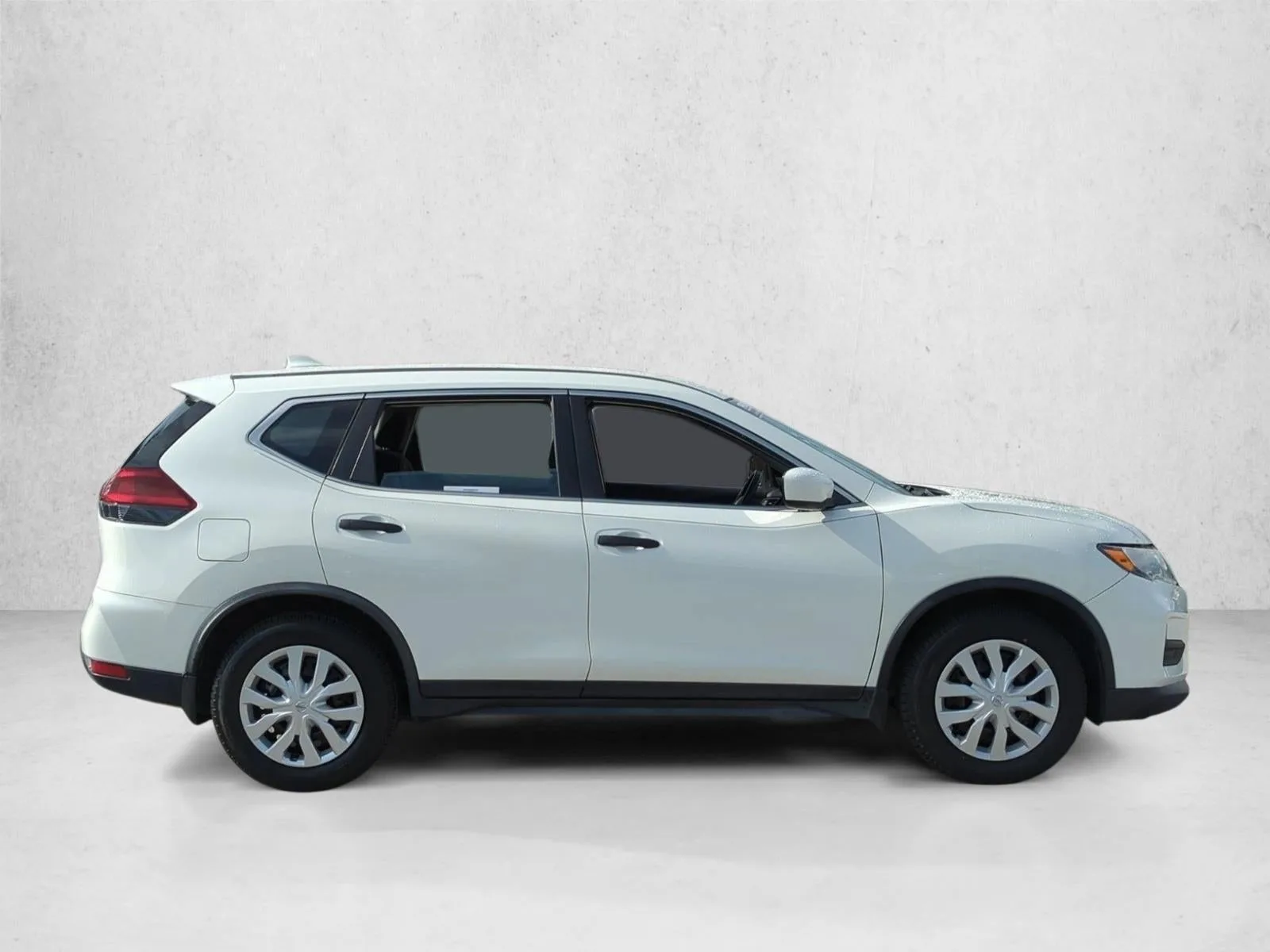 2020 Nissan Rogue FWD S photo 4