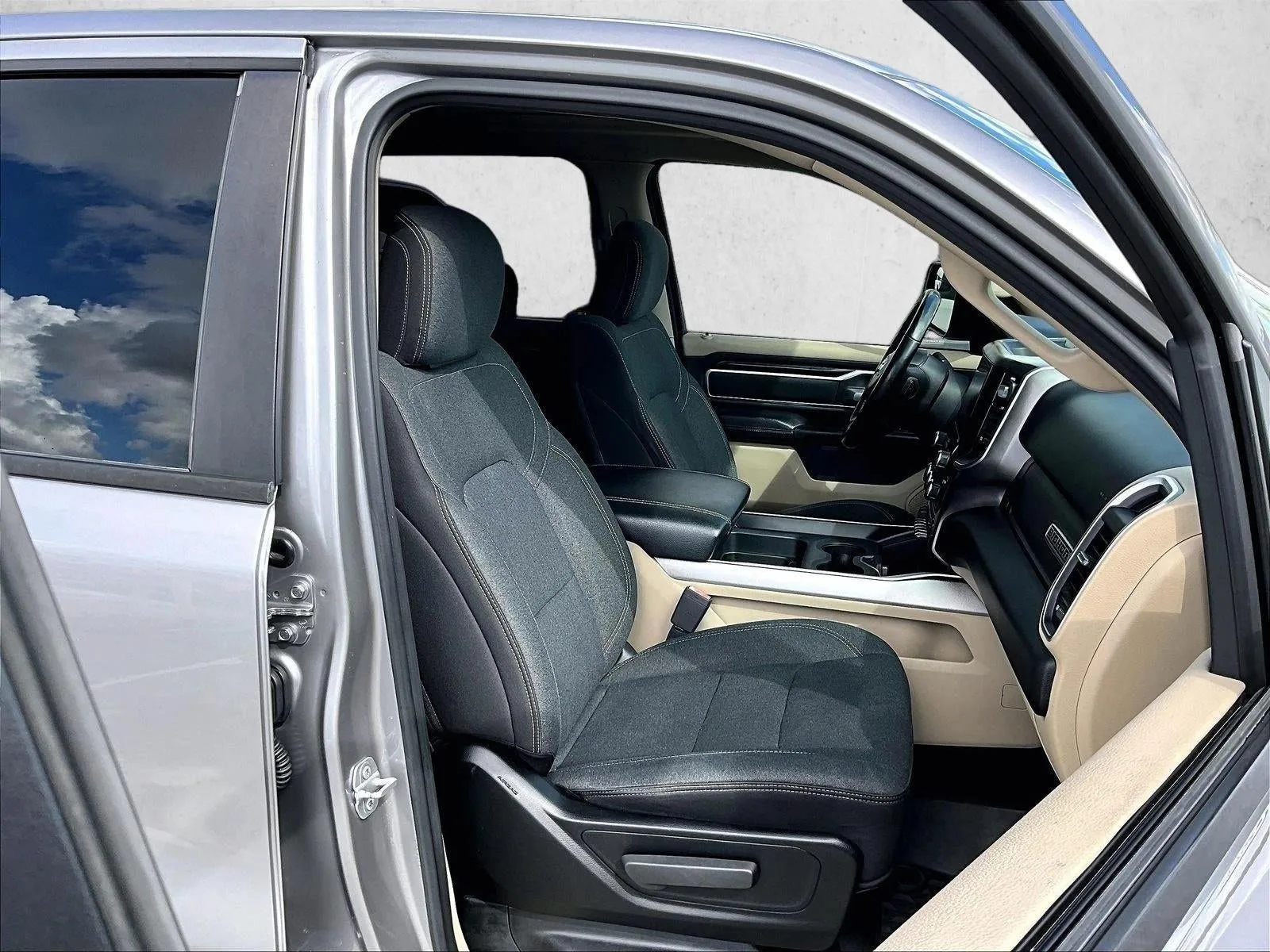 2019 RAM 1500 Big Horn/Lone Star Crew Cab 4x4 5'7" Box photo 9