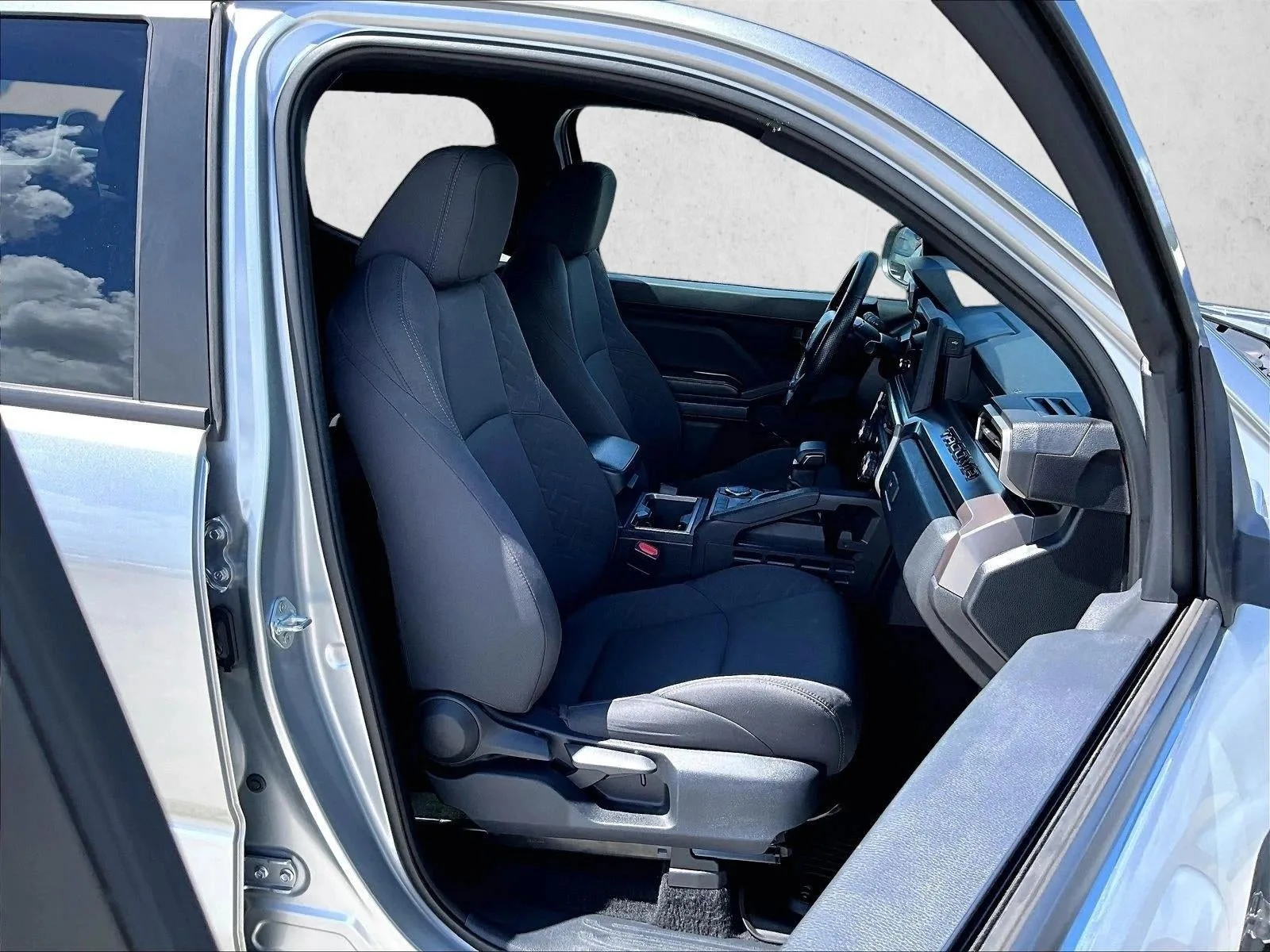 2024 Toyota Tacoma SR5 photo 9