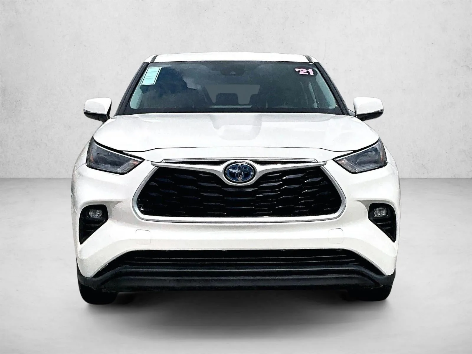2021 Toyota Highlander Hybrid LE photo 3