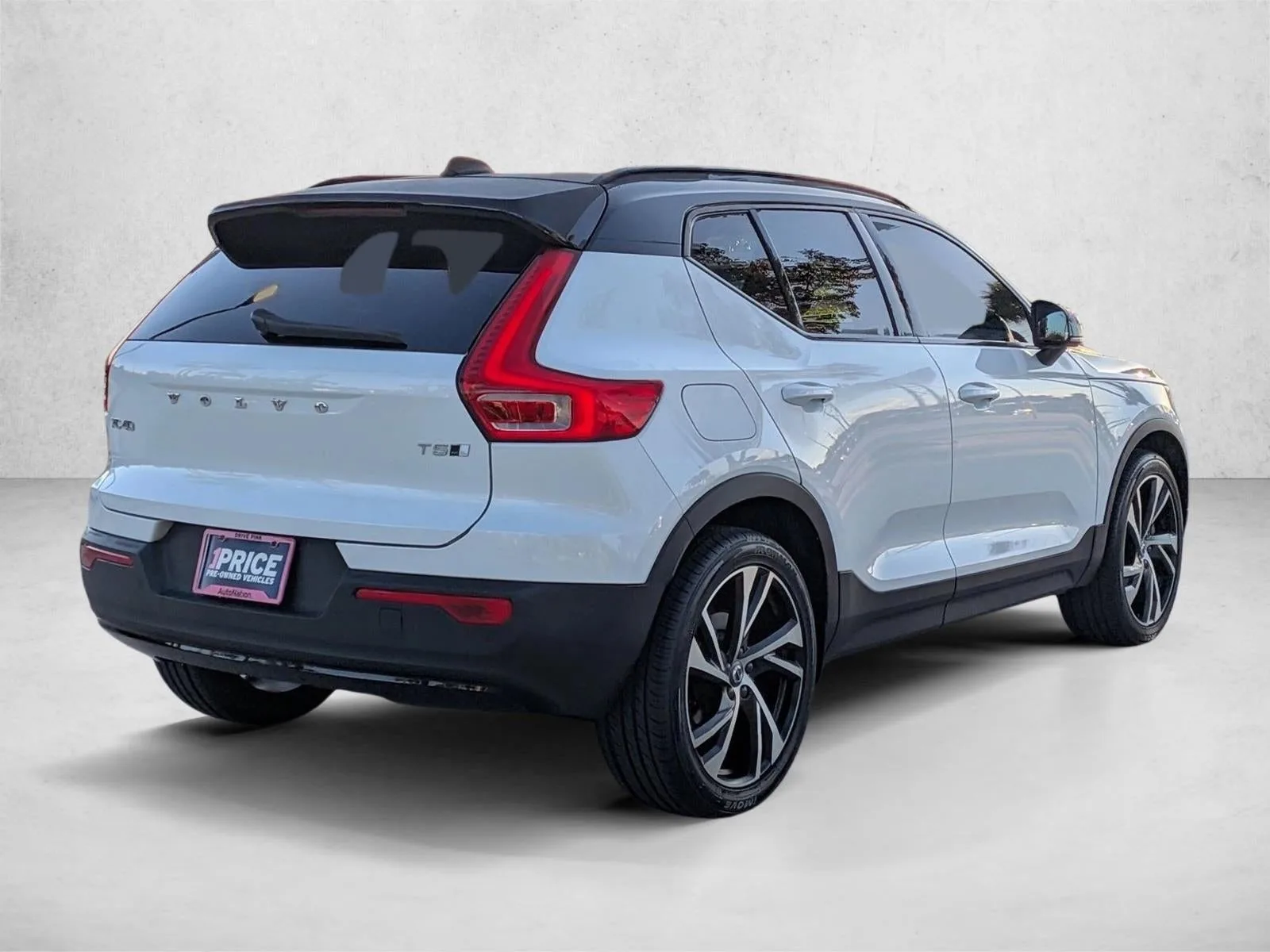 2021 Volvo XC40 T5 AWD R-Design photo 5
