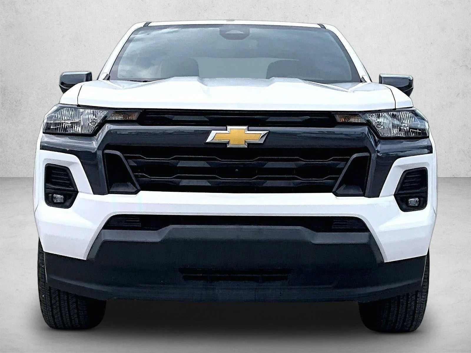 2024 Chevrolet Colorado LT photo 3