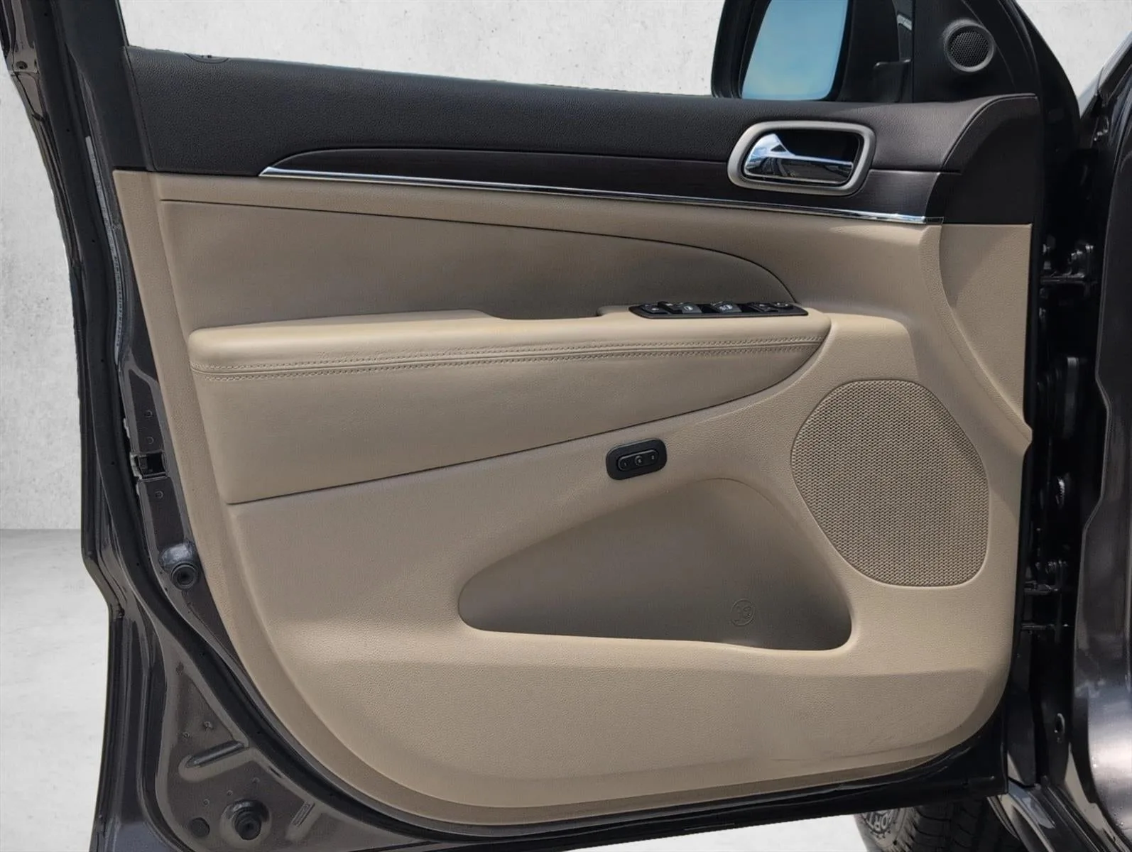 2015 Jeep Grand Cherokee 4WD 4dr Overland photo 9