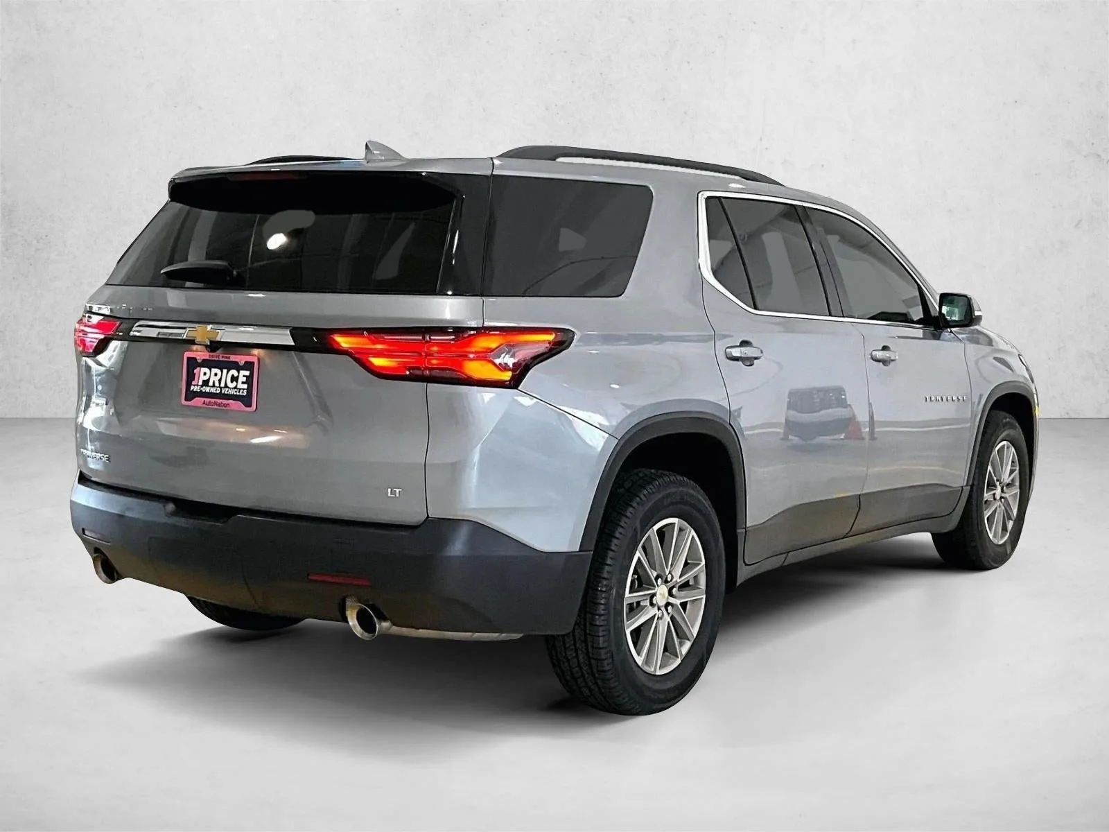 2023 Chevrolet Traverse LT Cloth photo 2