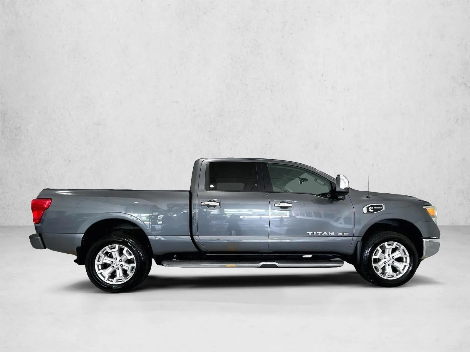 2016 Nissan TITAN XD SL Diesel photo 5
