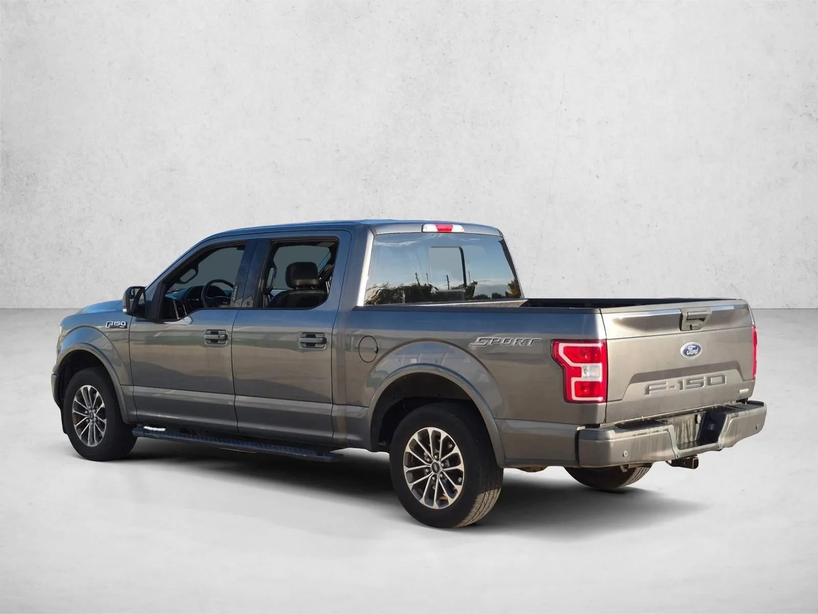 2018 Ford F-150 XLT 2WD SuperCrew 5.5' Box photo 7