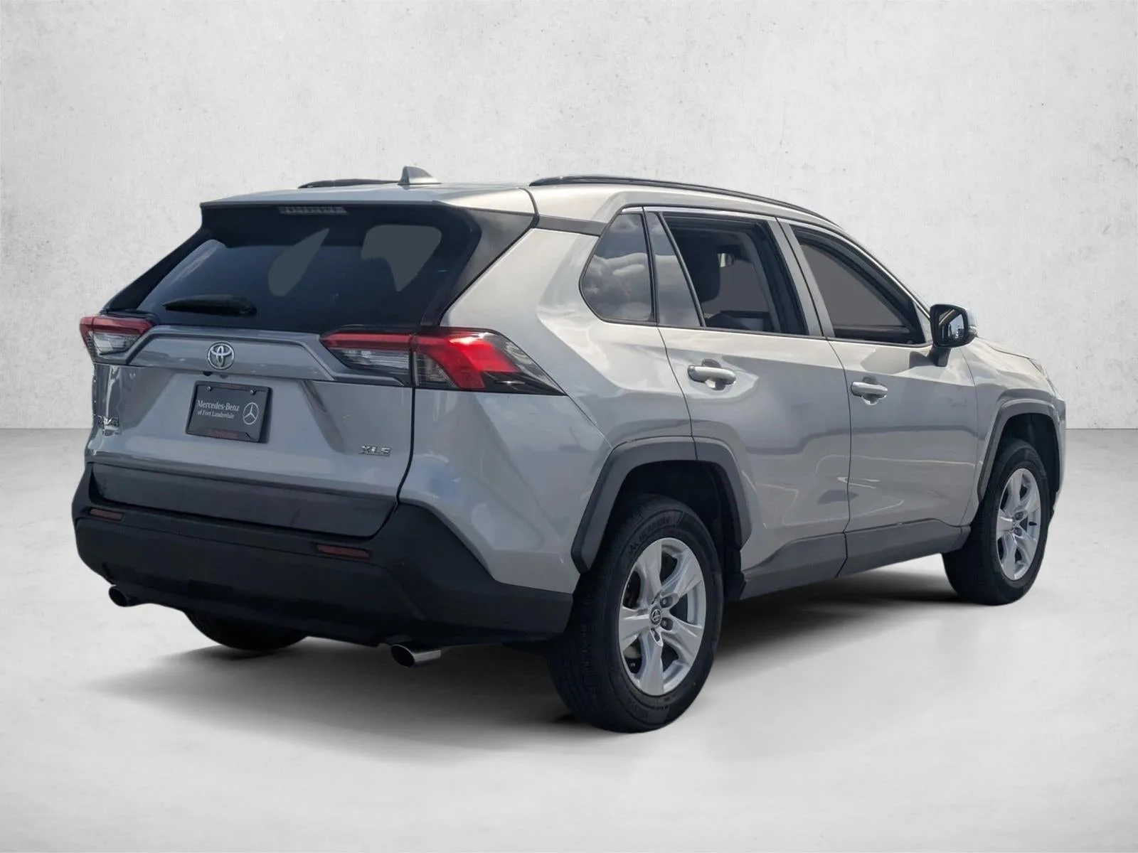 2020 Toyota RAV4 XLE FWD (GS) photo 5