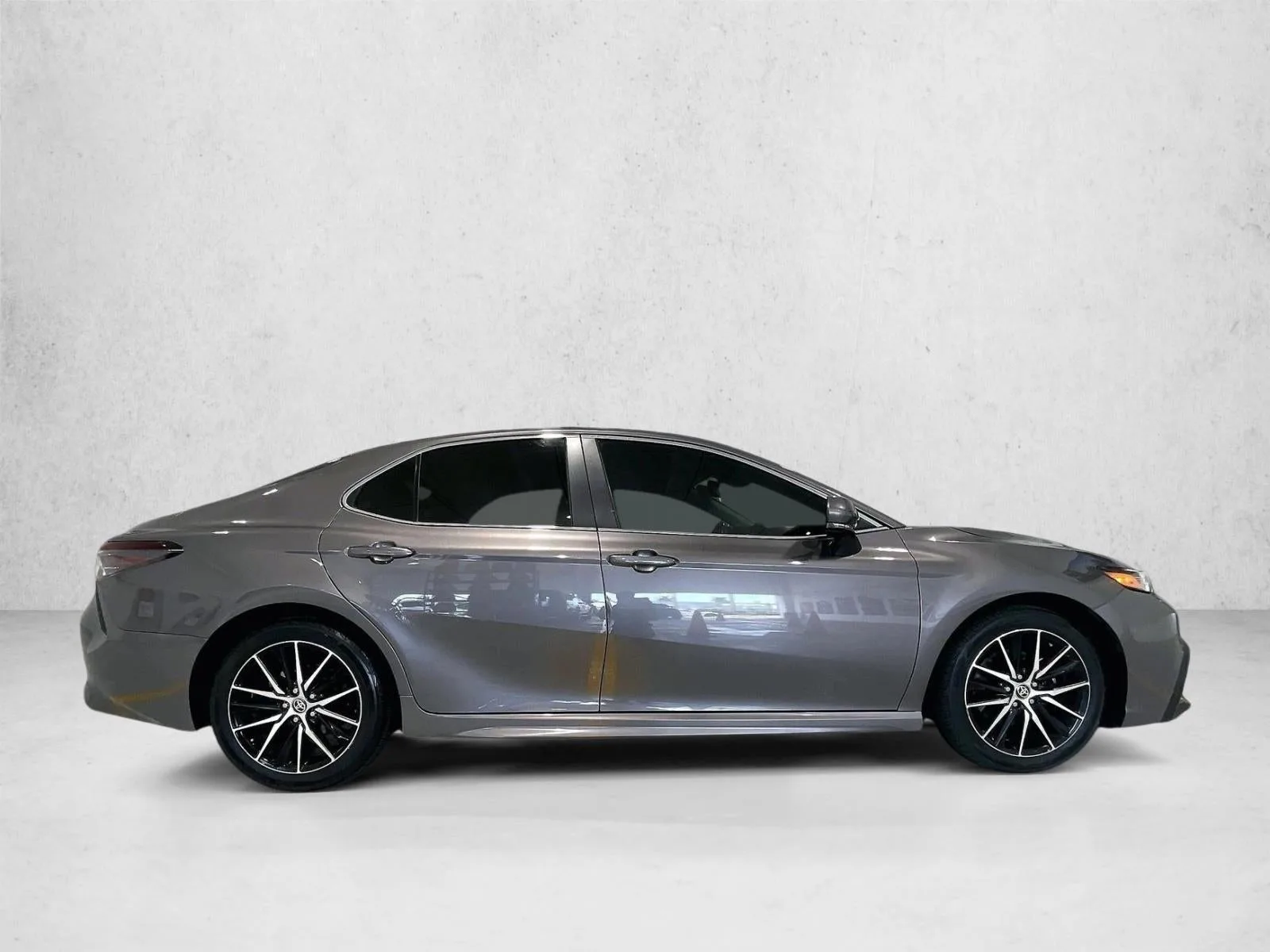 2024 Toyota Camry SE photo 5