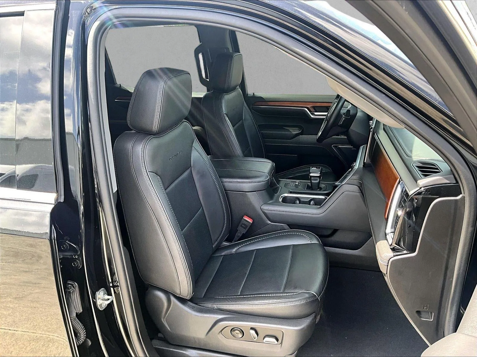2023 GMC Sierra 1500 Denali photo 9